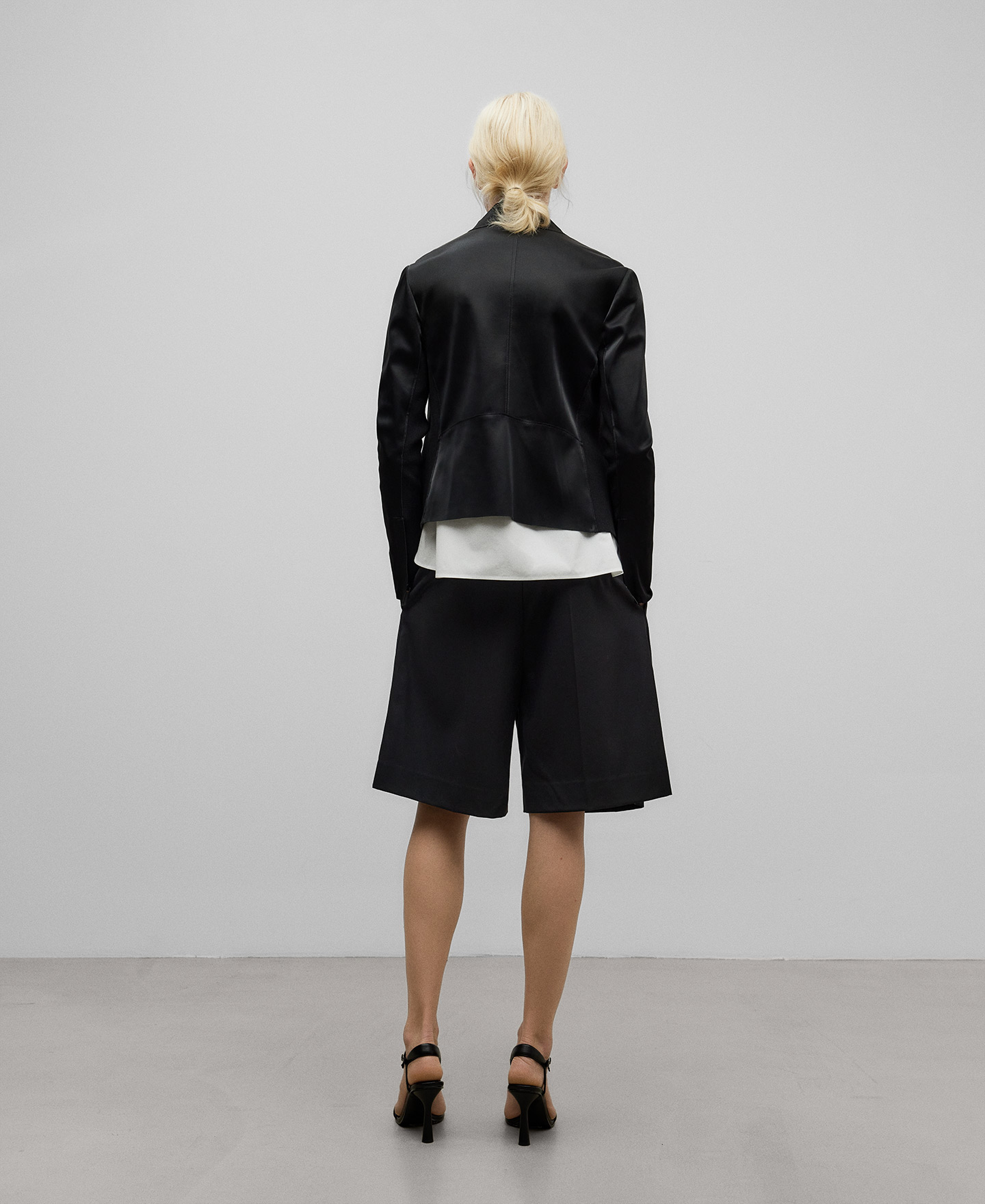 Chaqueta biker en textura piel image number 2