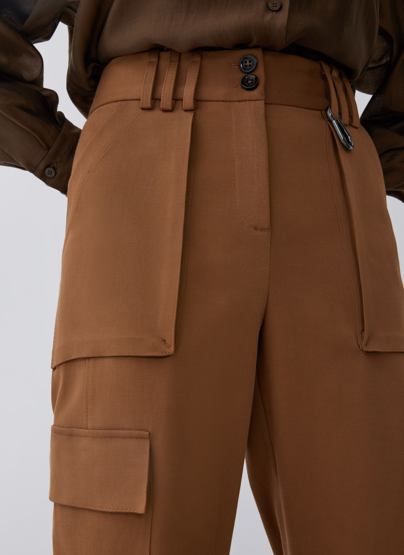 Cargo trousers with maxi pockets image number 3
