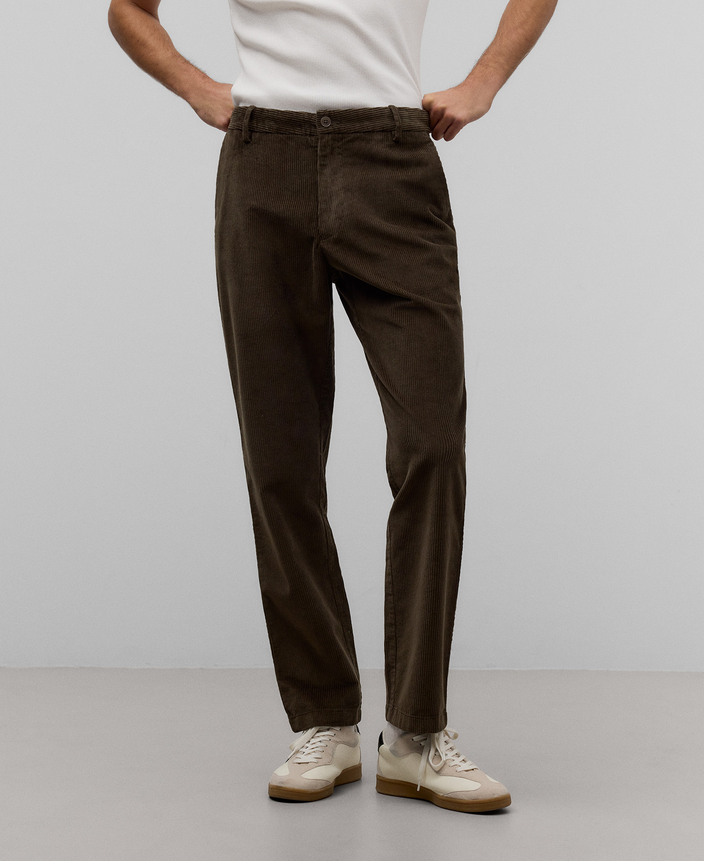 Brown corduroy trousers man image number 0