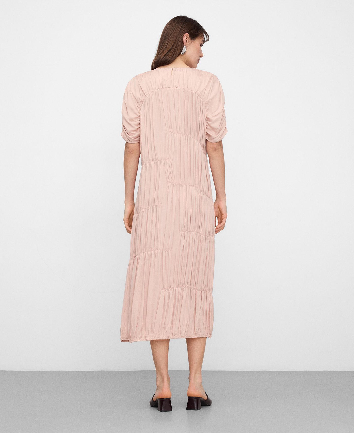 Short sleeve ruched dress image number 2