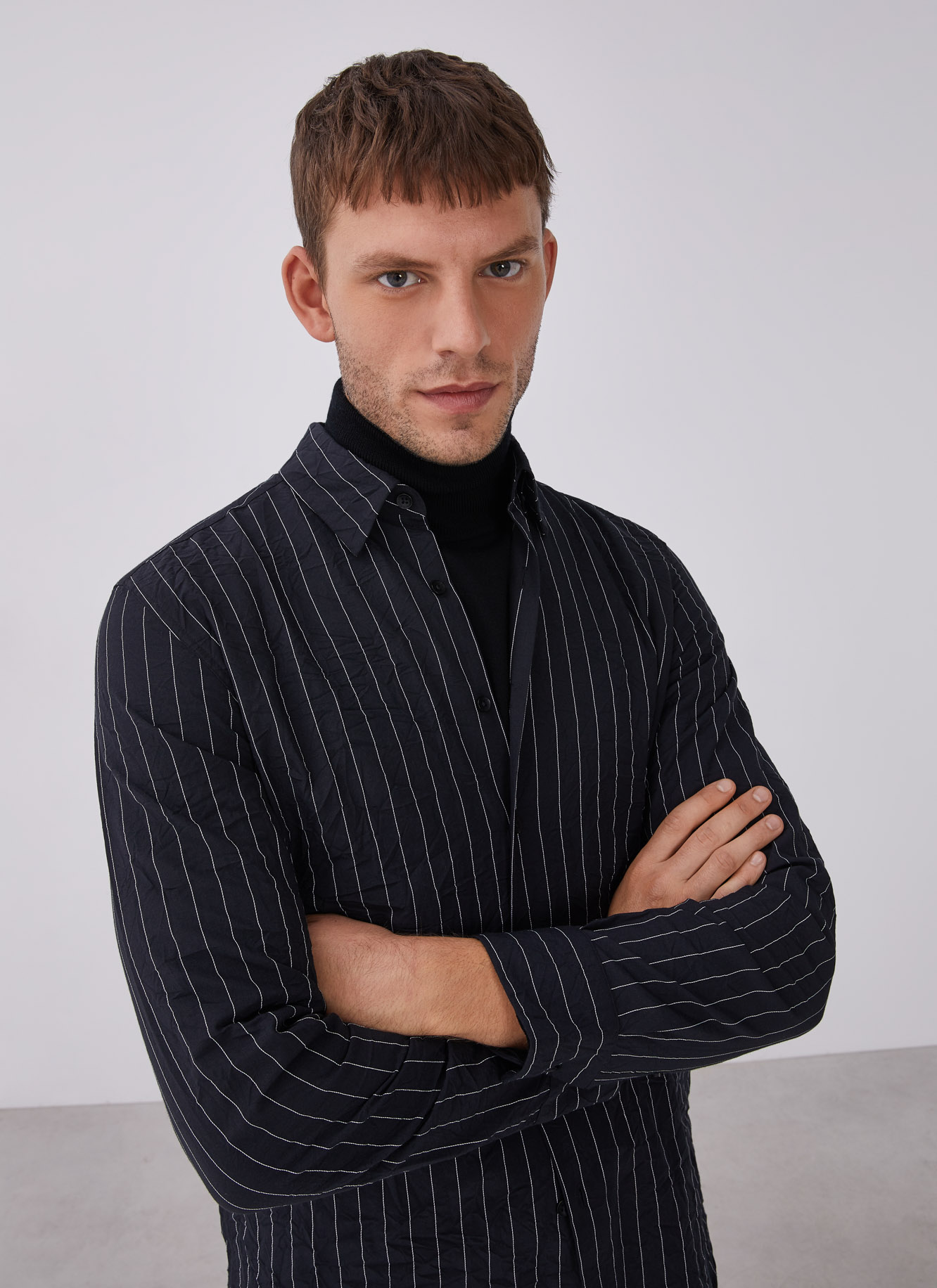 Contrasting striped shirt image number 3