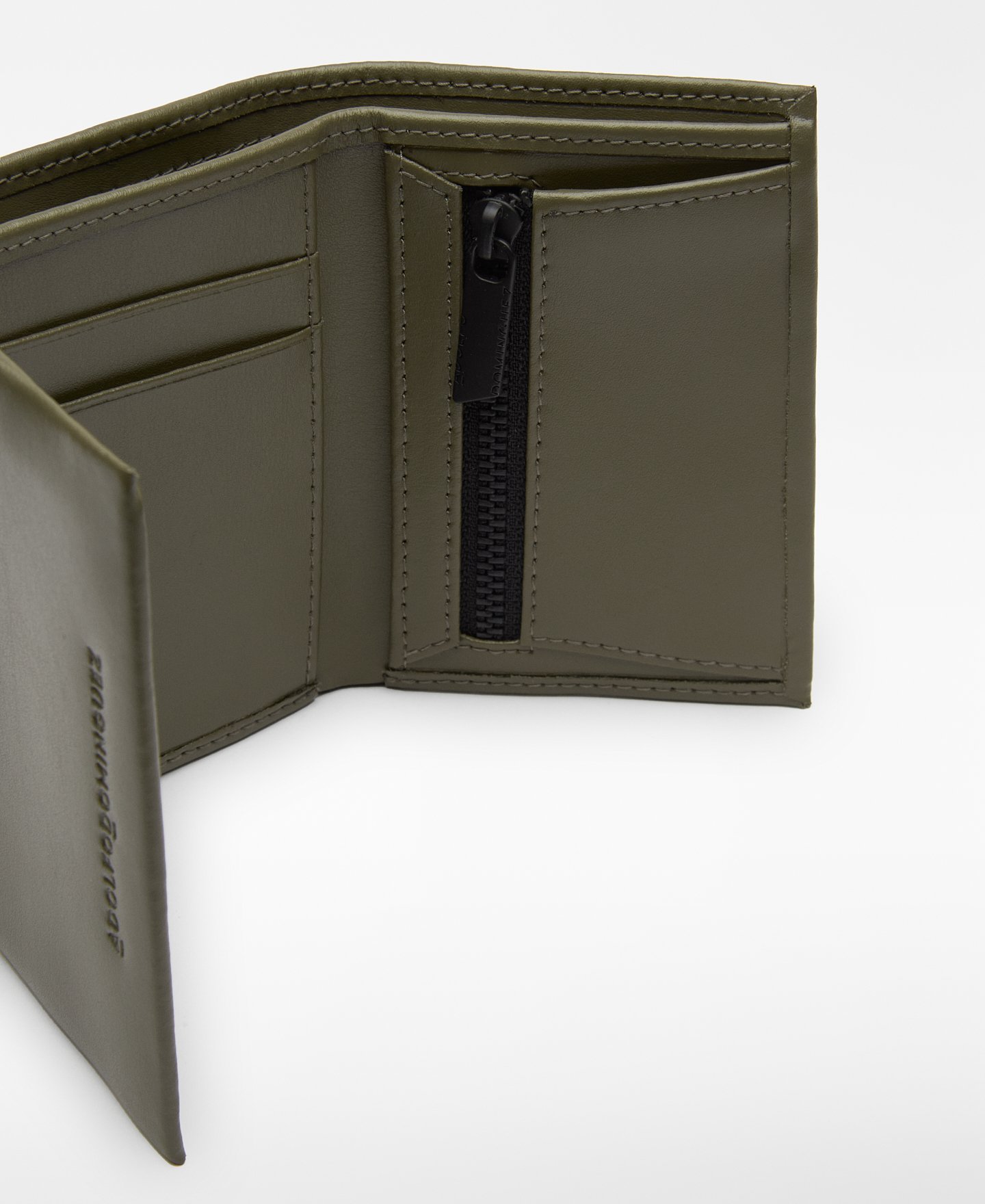 Leather wallet with elastic closure man image number 2