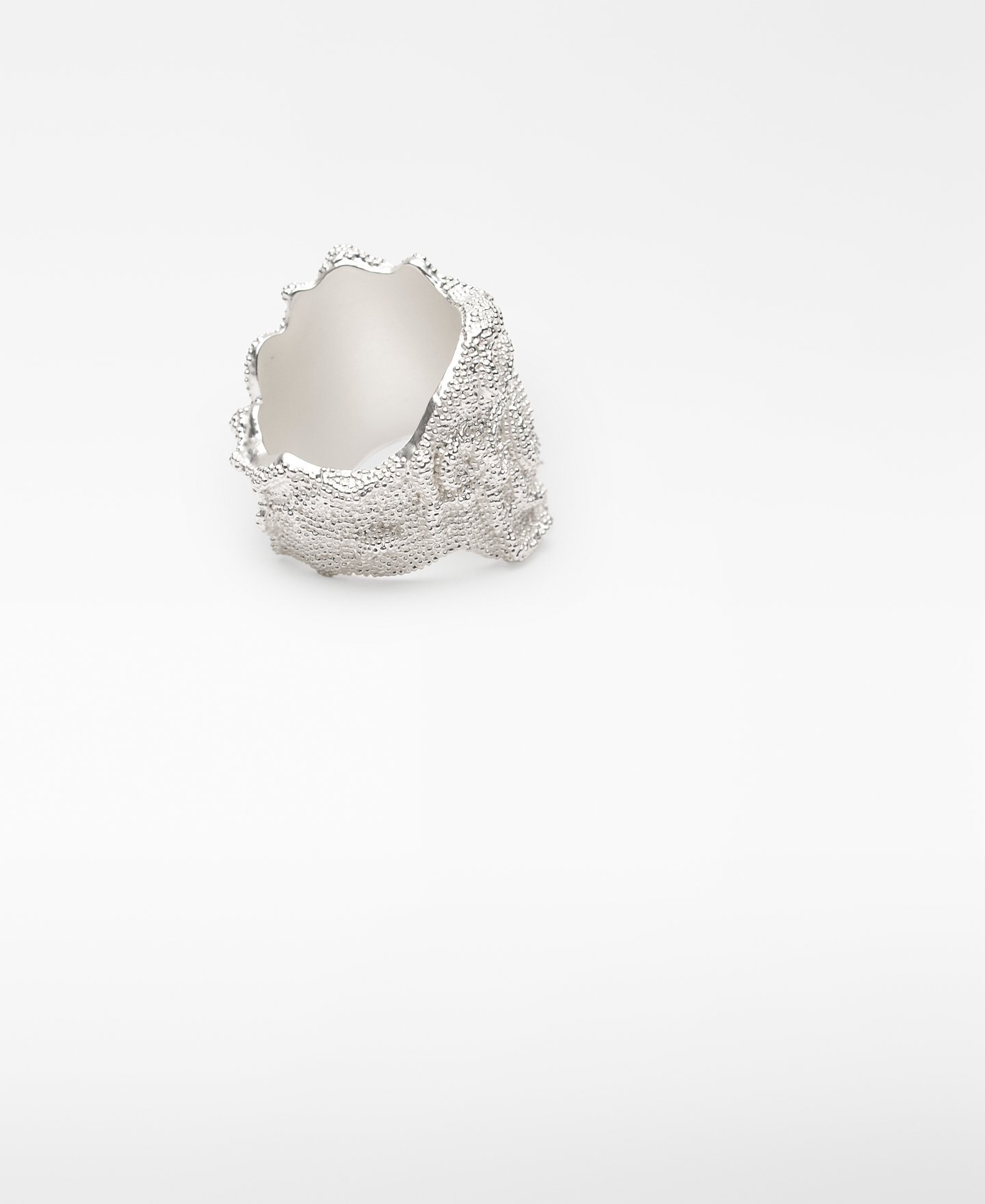 Asymmetric textured ring woman image number 1