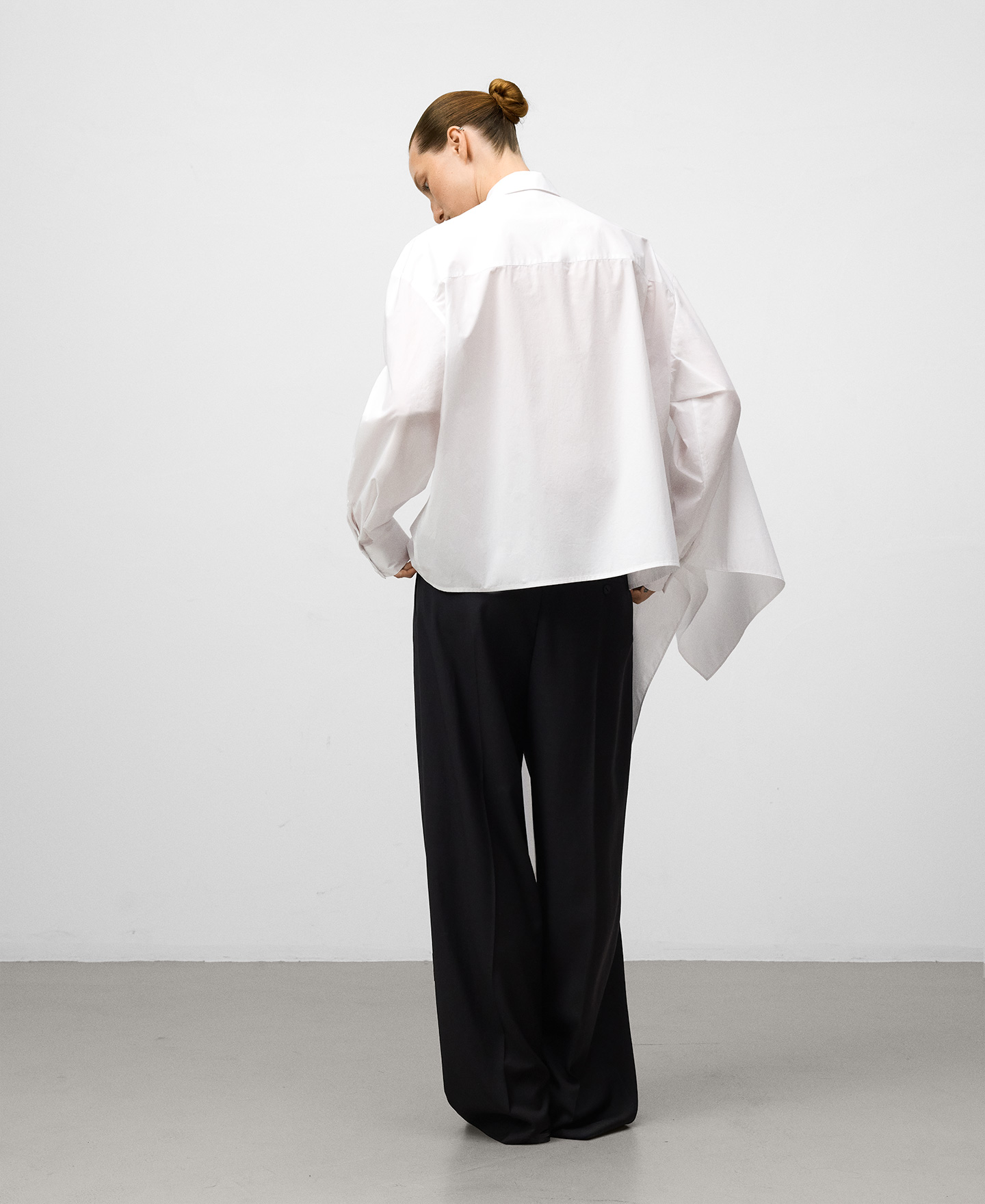 Shirt with overlapping shawl woman image number 2