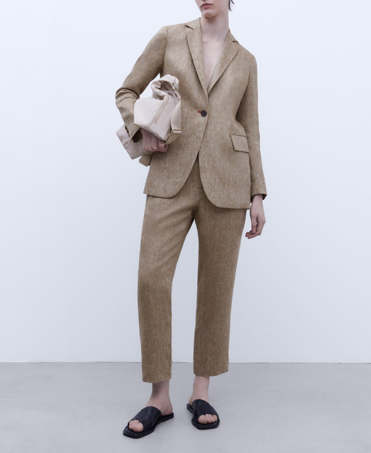 Blazer estructurado en lino europeo image number 1