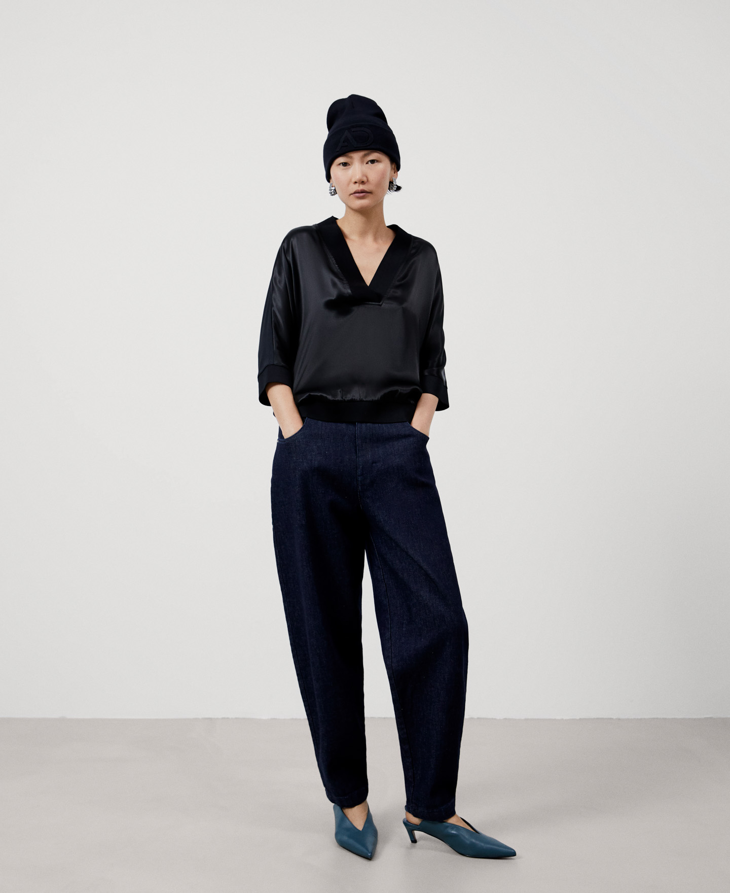 Viscose V-neckline blouse image number 1