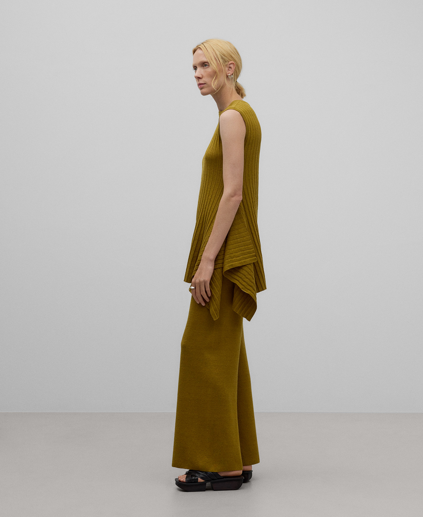 Asymmetrical pleated linen top woman image number 1