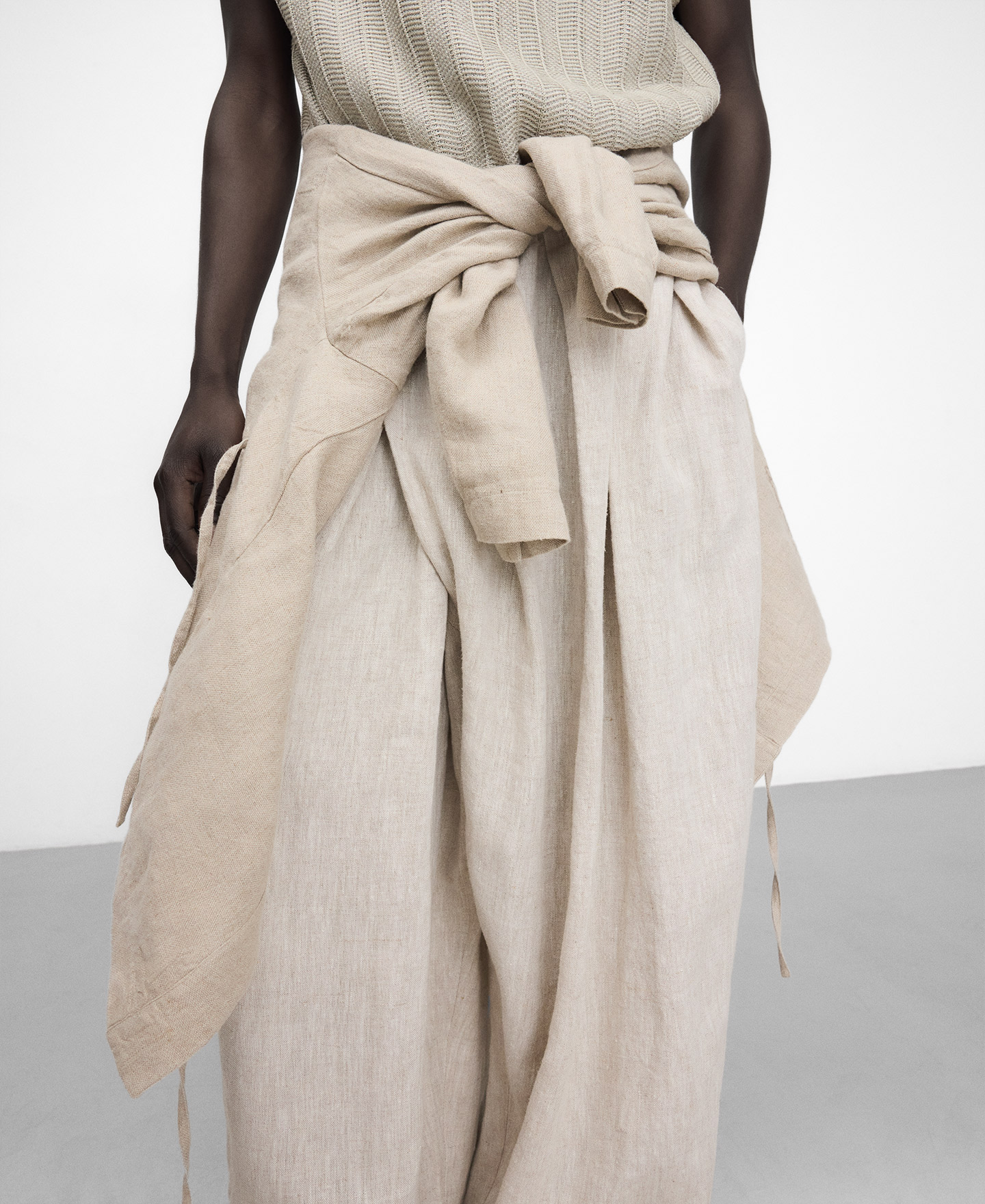 Linen cross-over pleated trousers image number 4