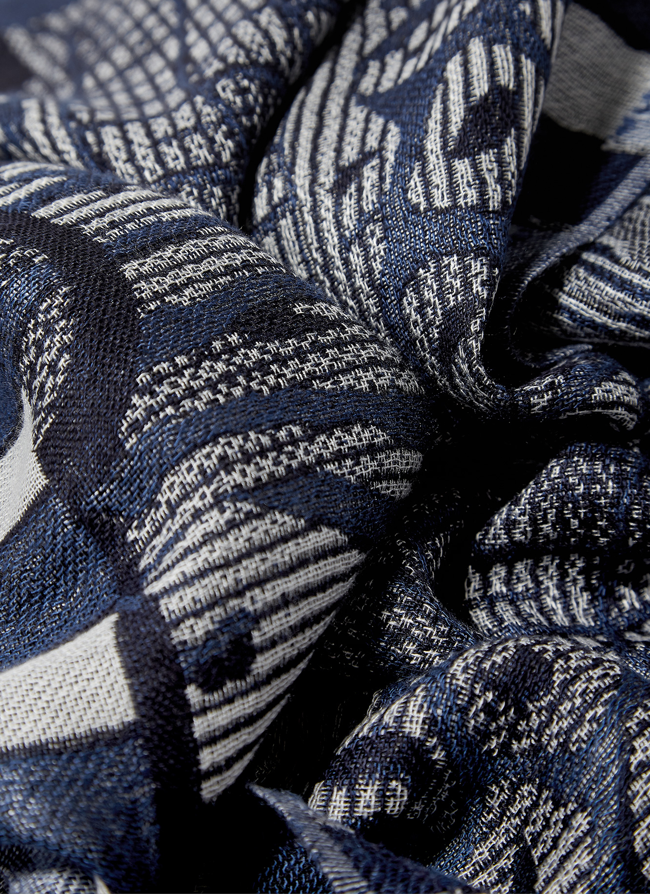 Foulard en jacquard estampado image number 2