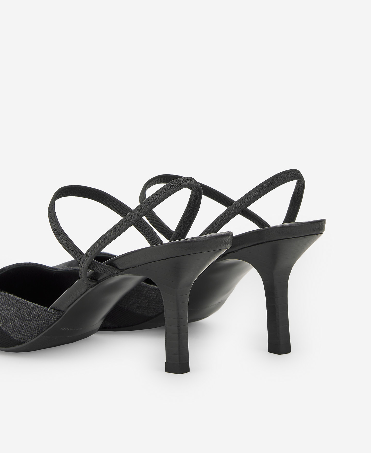 Sapatos pump com corte pronunciado image number 2