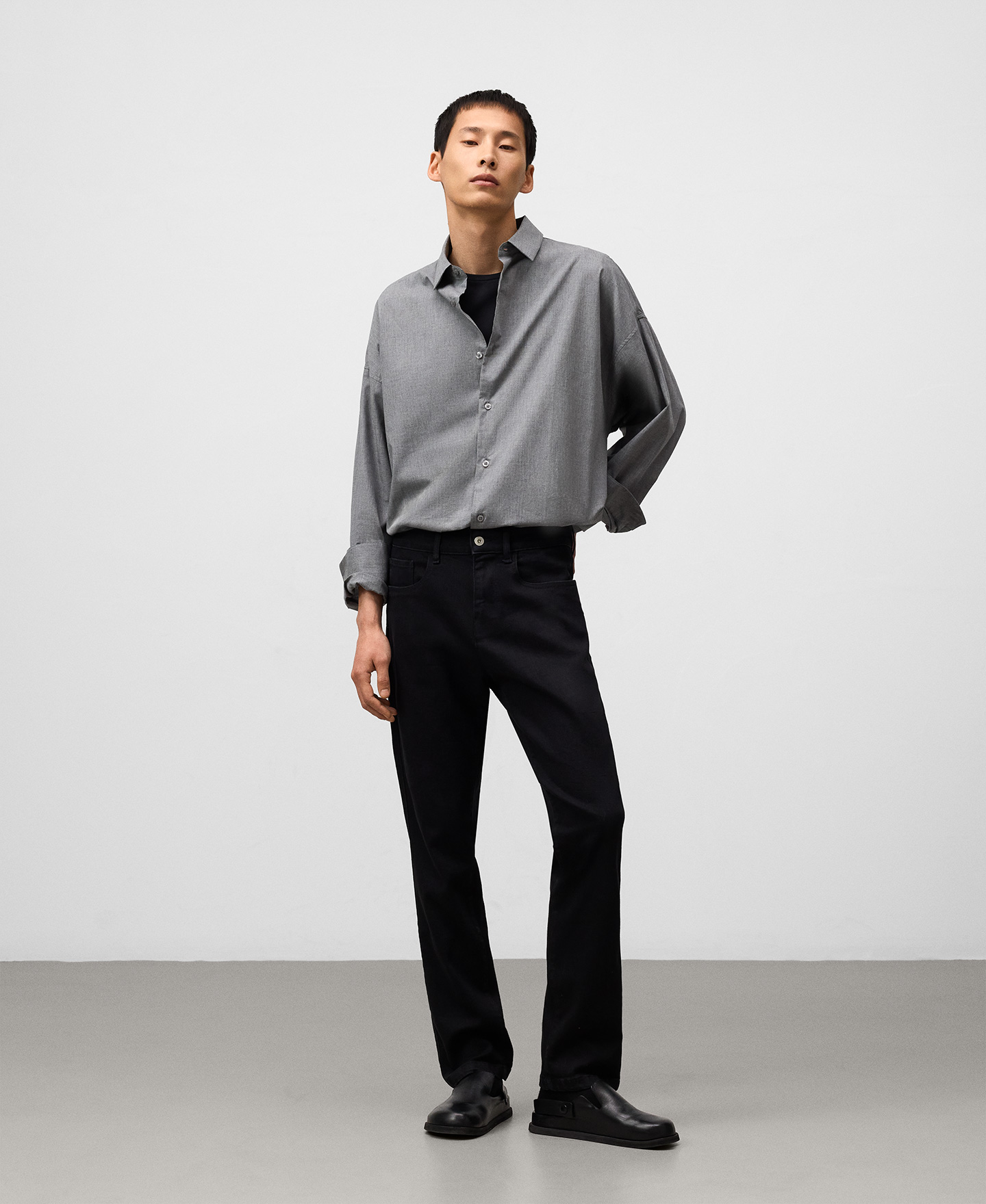 Black denim trousers man image number 1