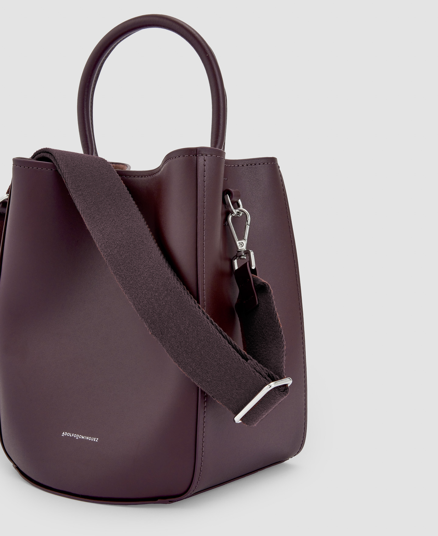 Responsible leather bucket bag image number 3