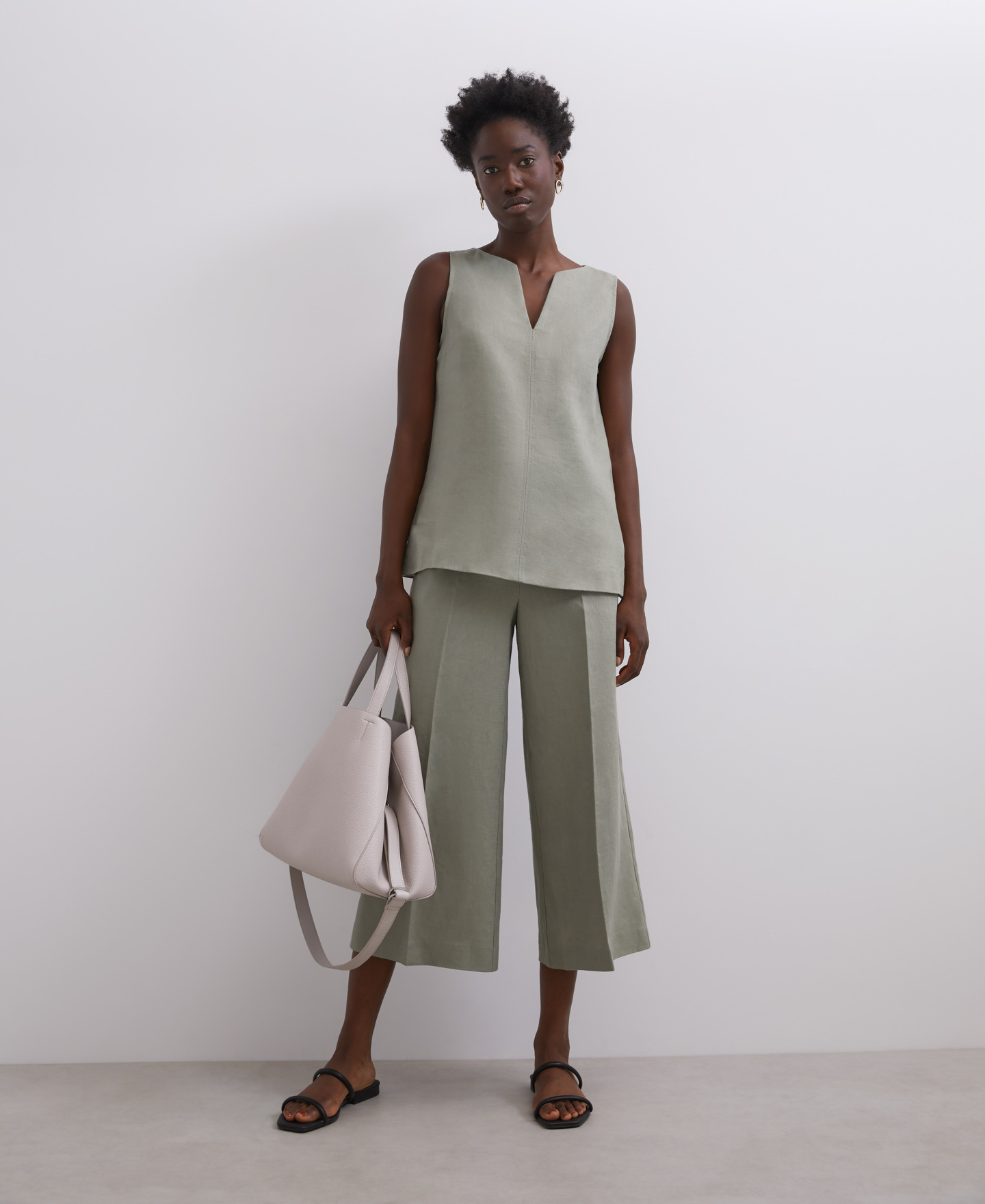 Green linen trousers image number 3