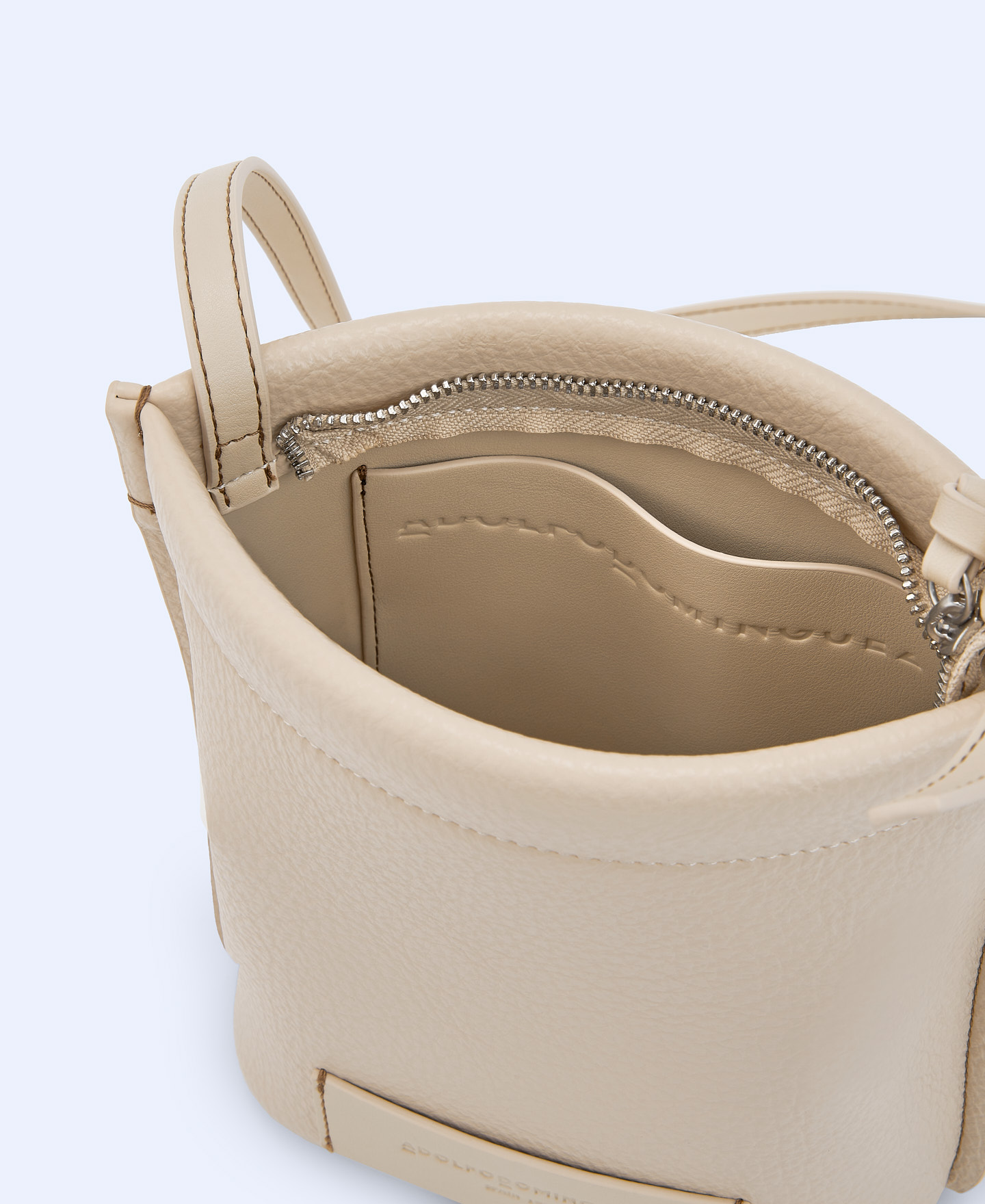 Grain textured small shoulder bag image number 3