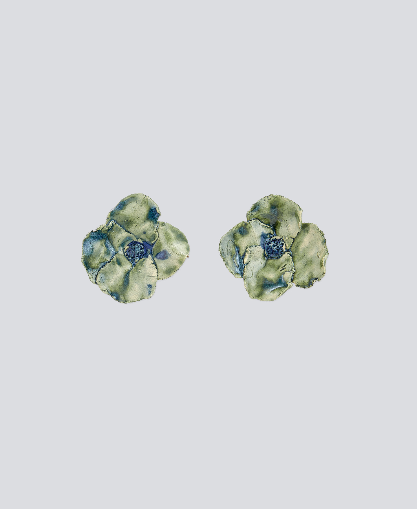Medium Peixe Nero earrings image number 0