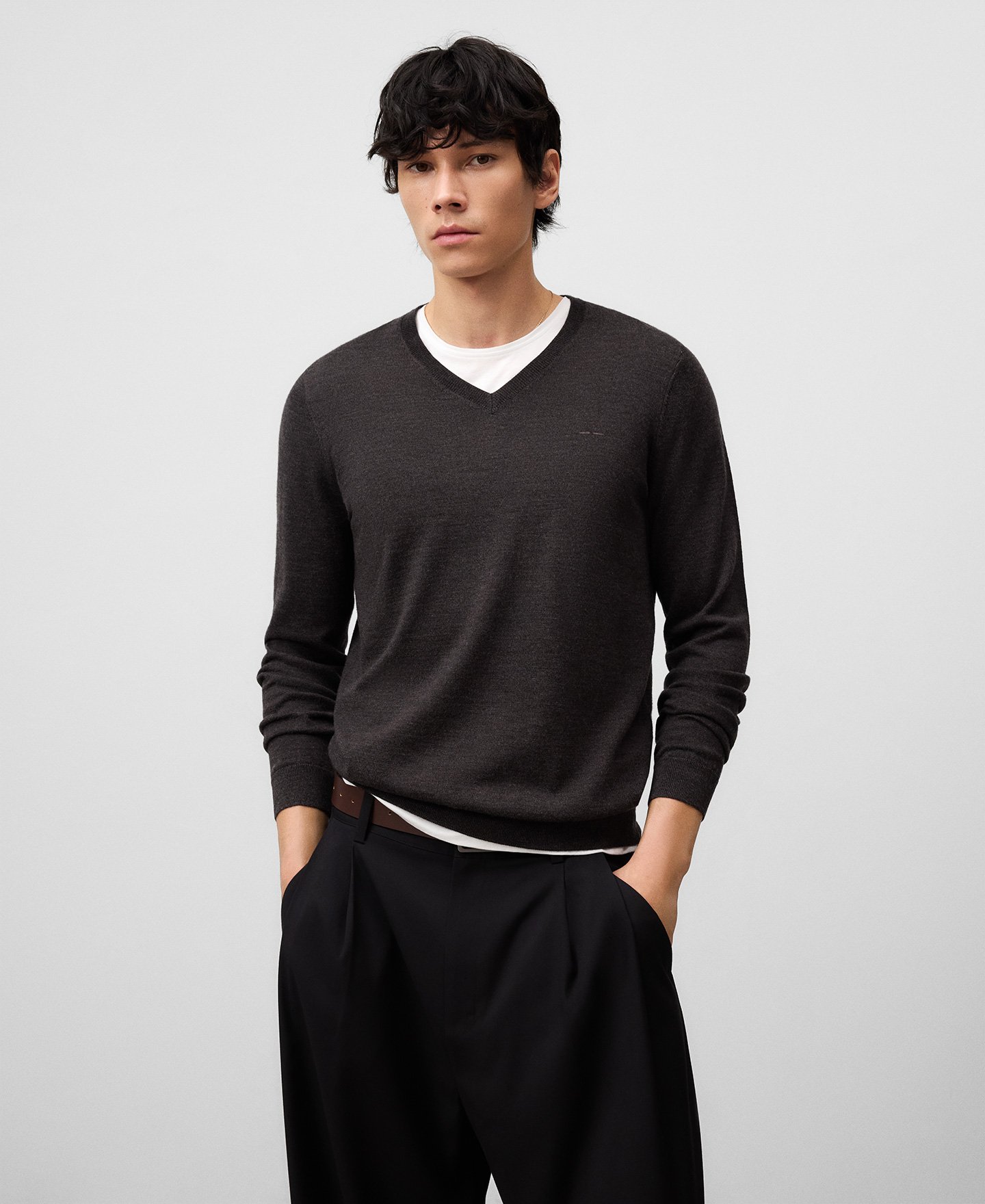Merino wool V-neck sweater man image number 0