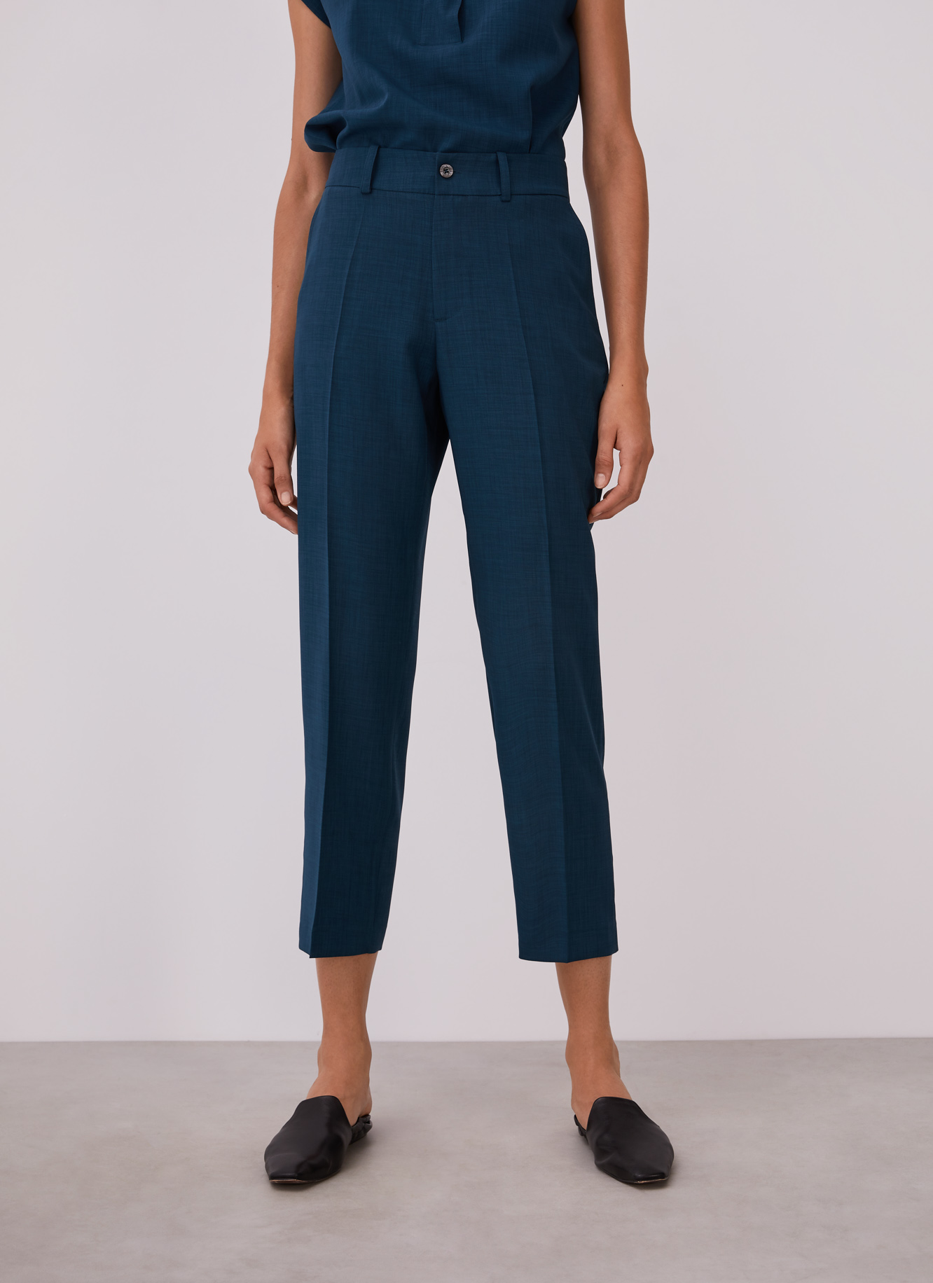 Straight trousers without darts image number 0