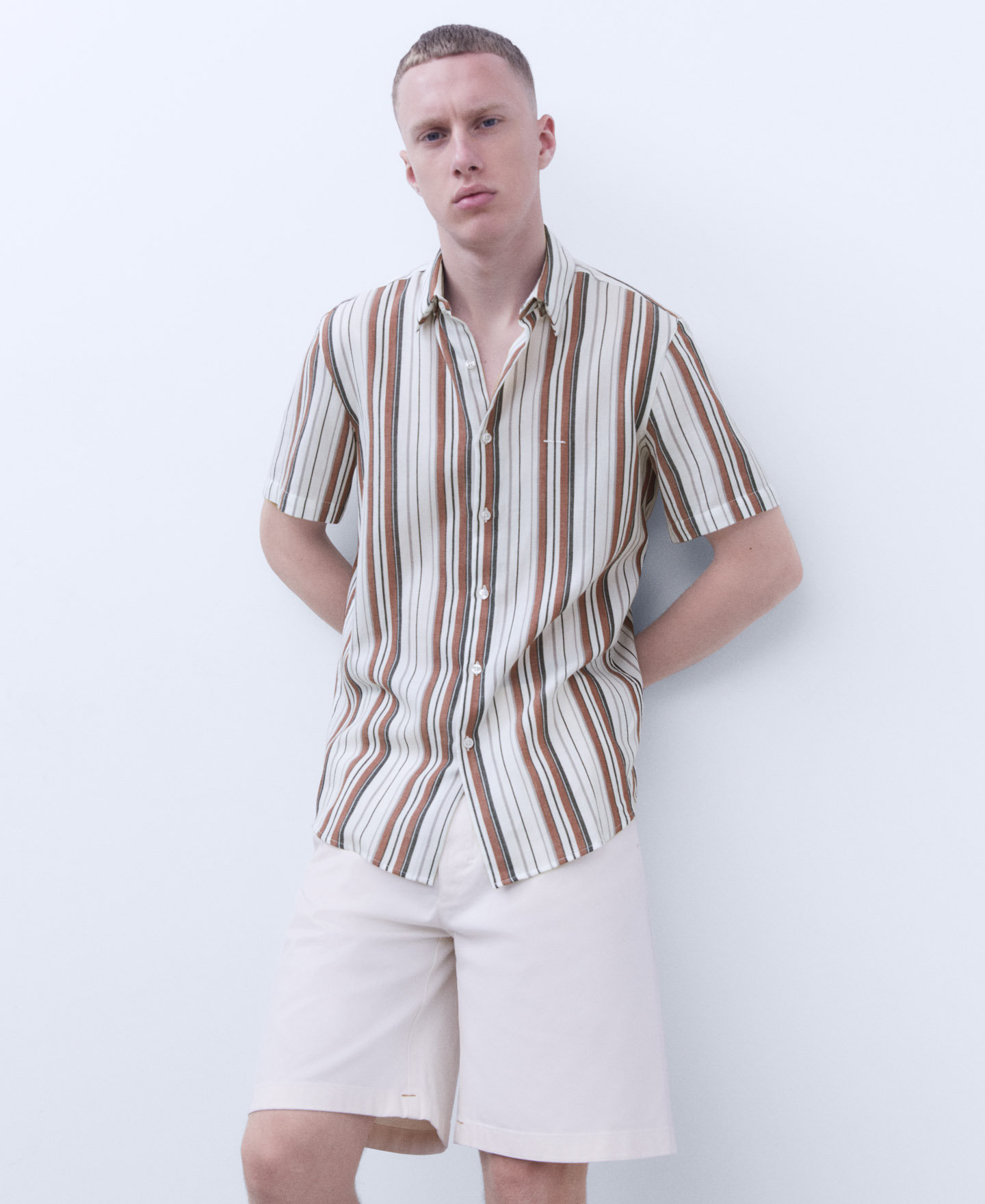 Short sleeve striped shirt image number 0