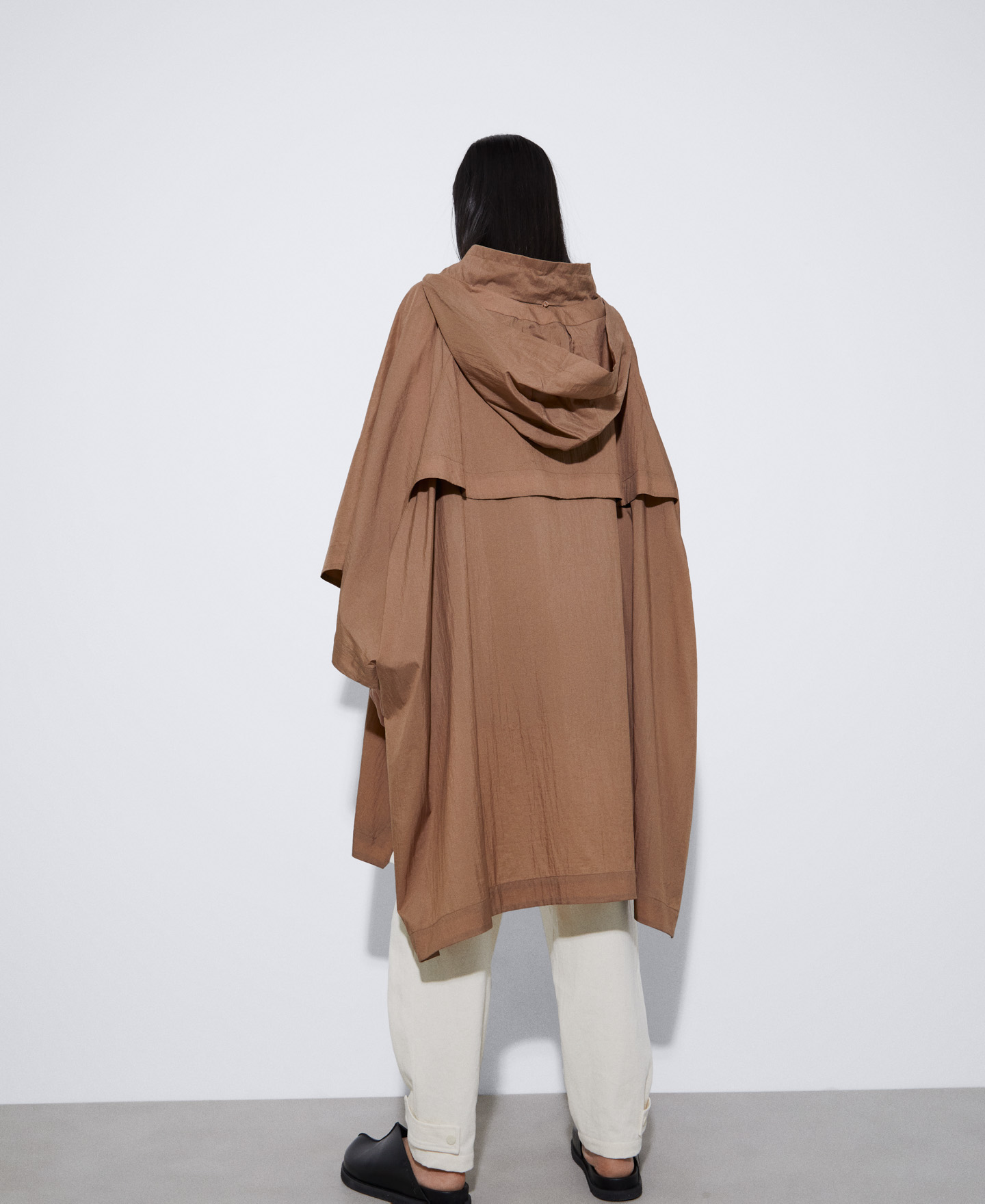 Nylon cape transformable into a skirt image number 2