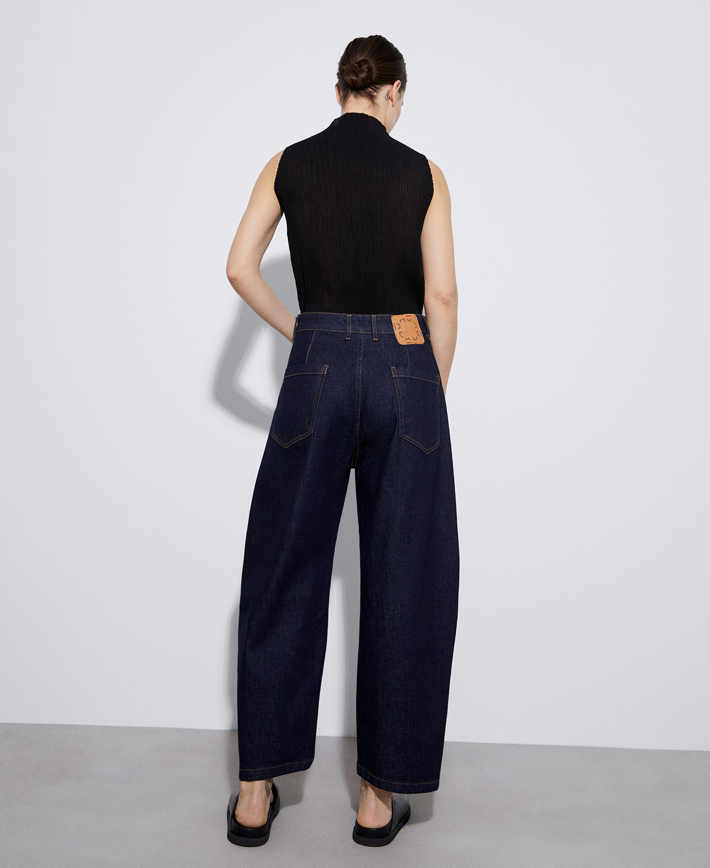 Recycled cotton and polyester trousers image number 2