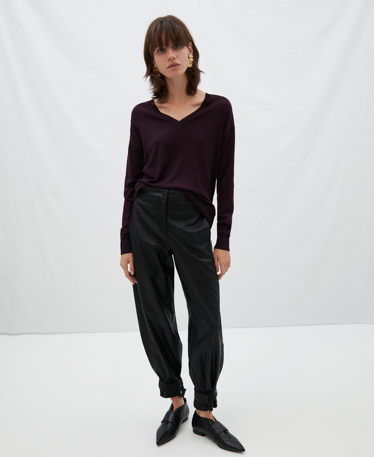 Jersey escote pico en lana merino image number 1
