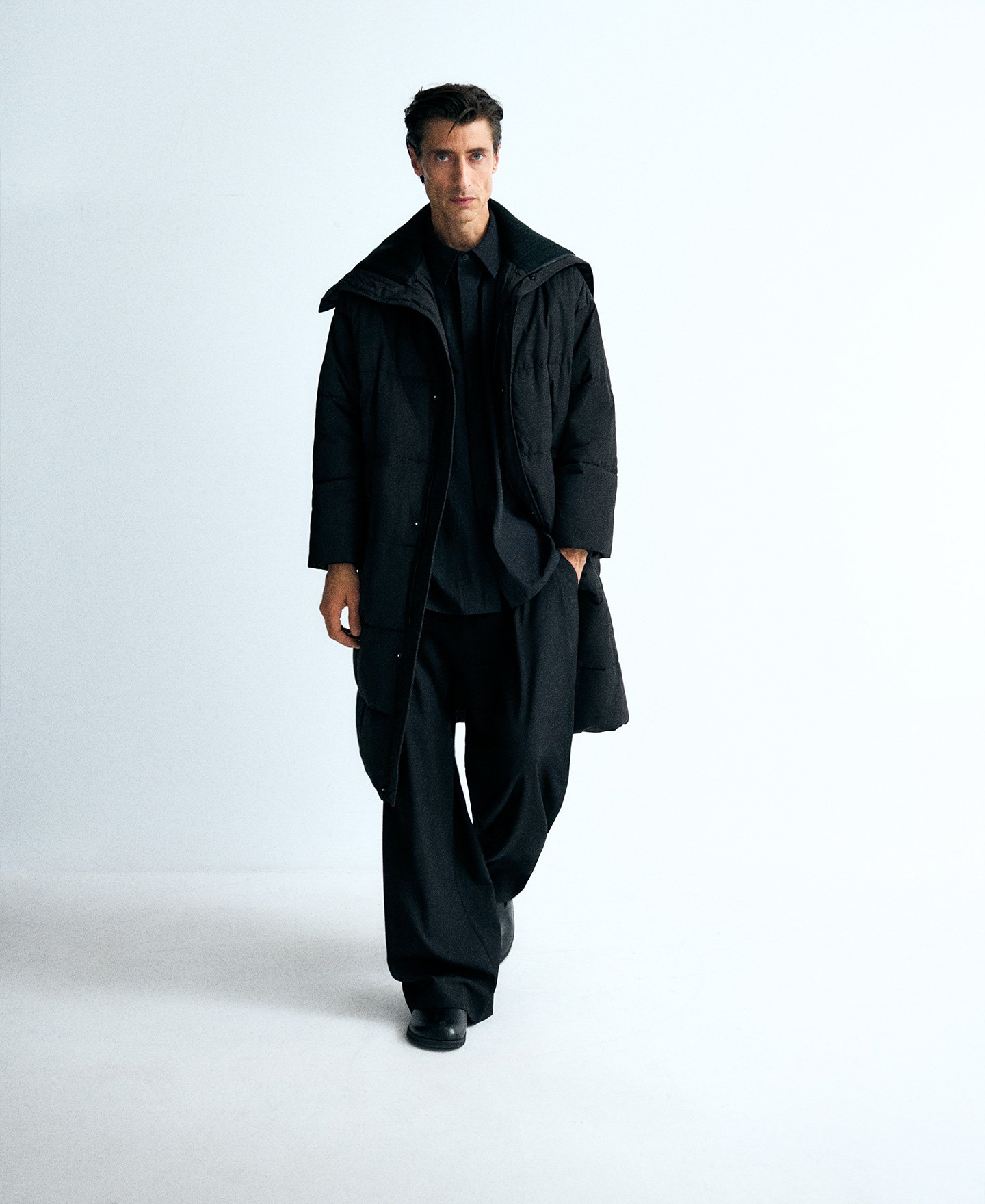 Abrigo oversize acolchado hombre image number 1