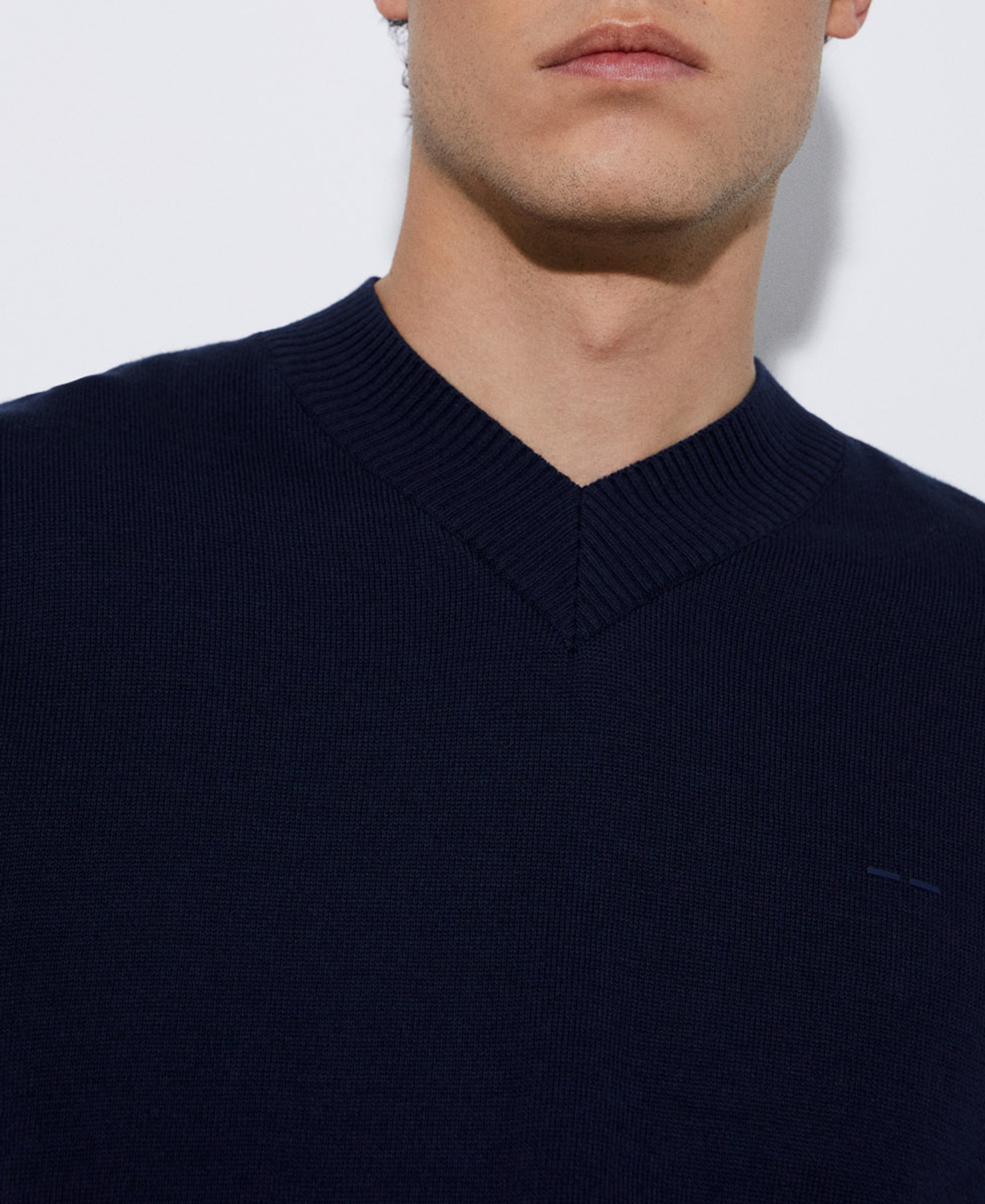 Responsible cotton V-neck sweater image number 3
