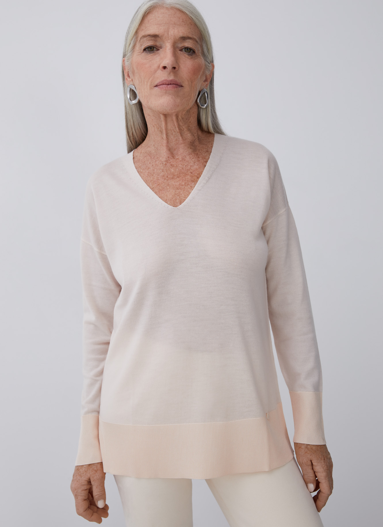 Fine merino wool v-neck sweater image number 8