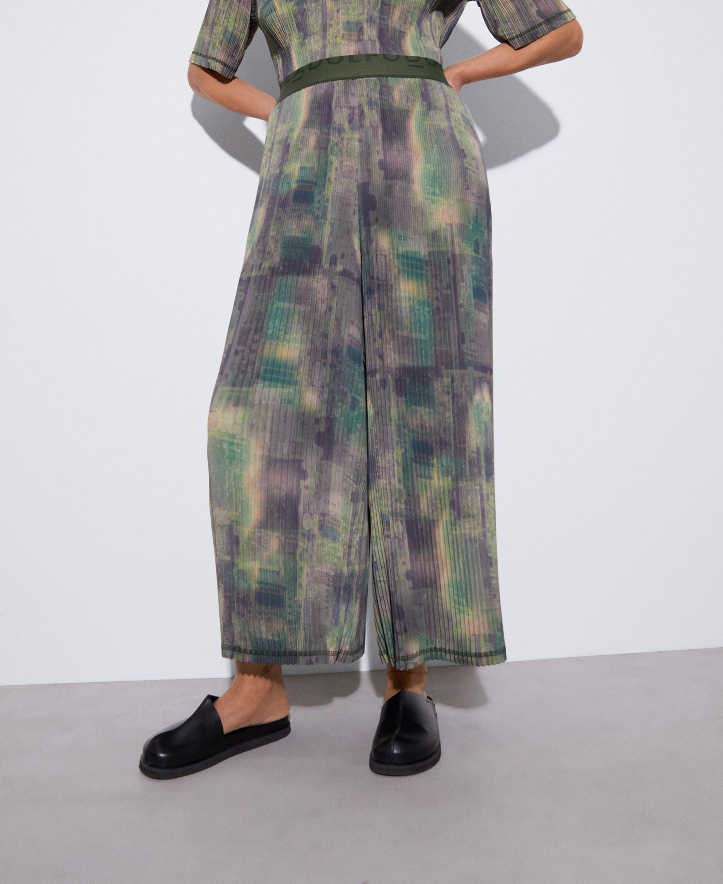 Recycled polyester crinkle trousers image number 0
