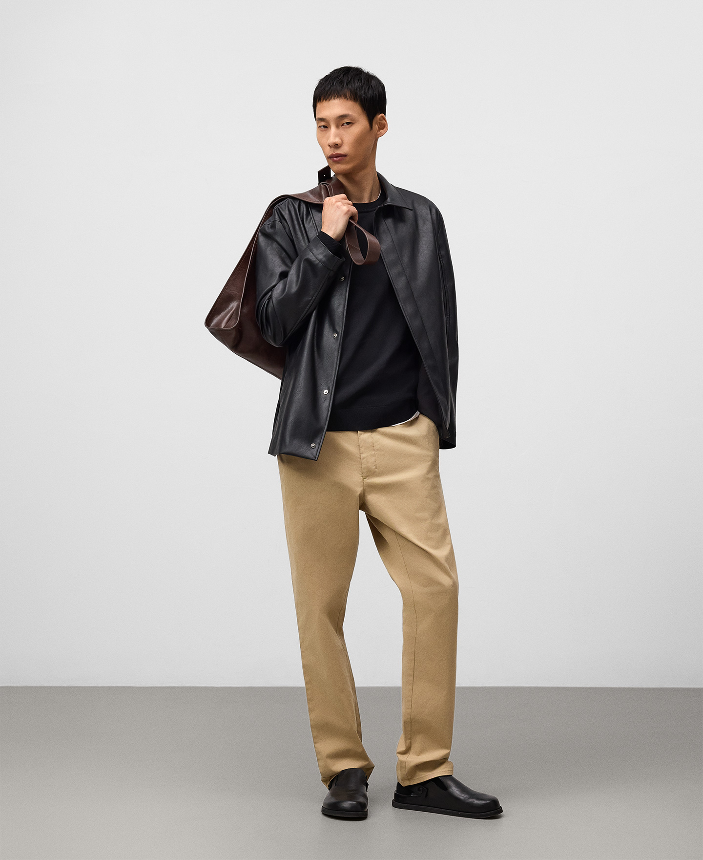 Regular fit chino trousers man image number 1