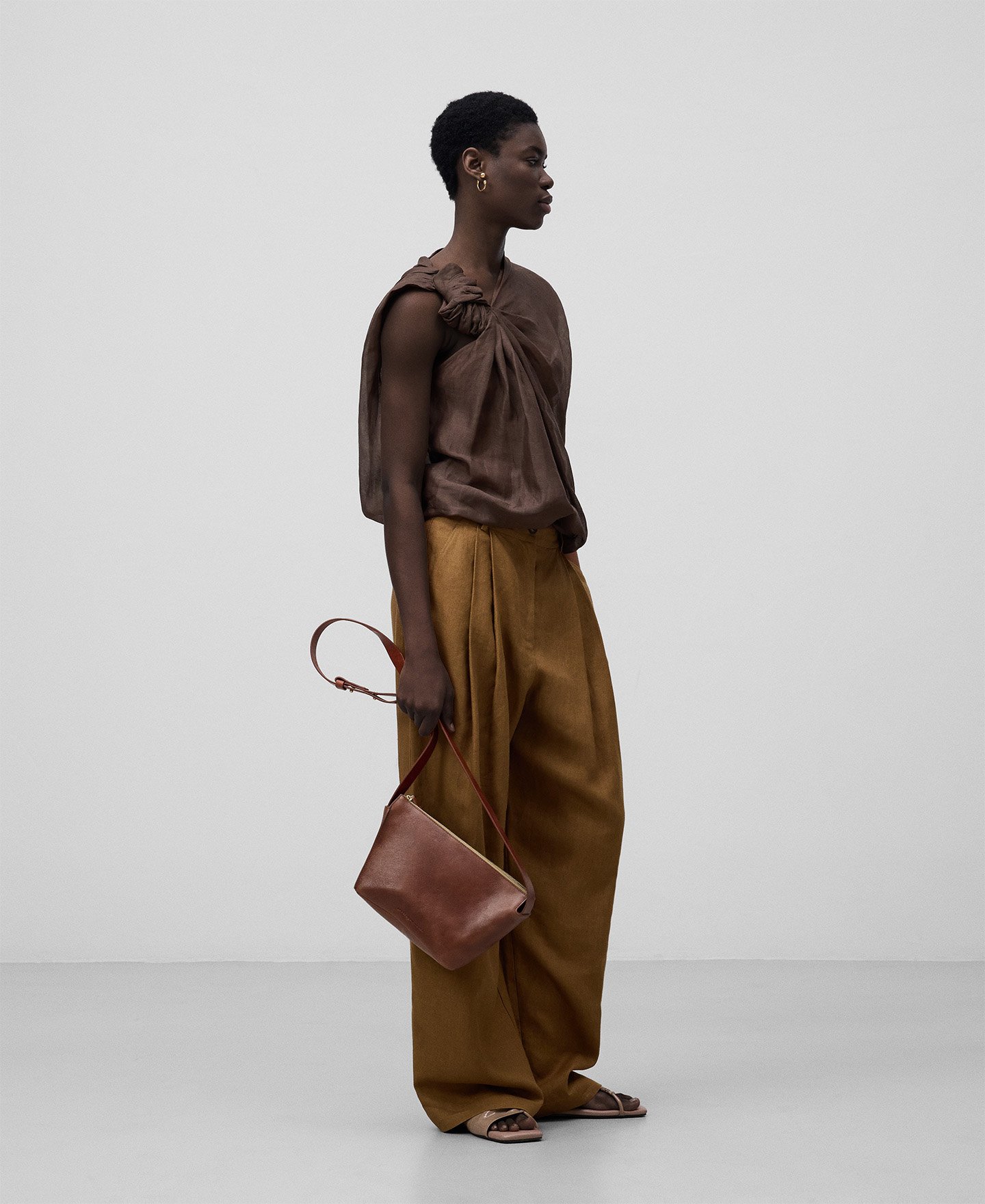 Orión medium crossbody woman image number 5