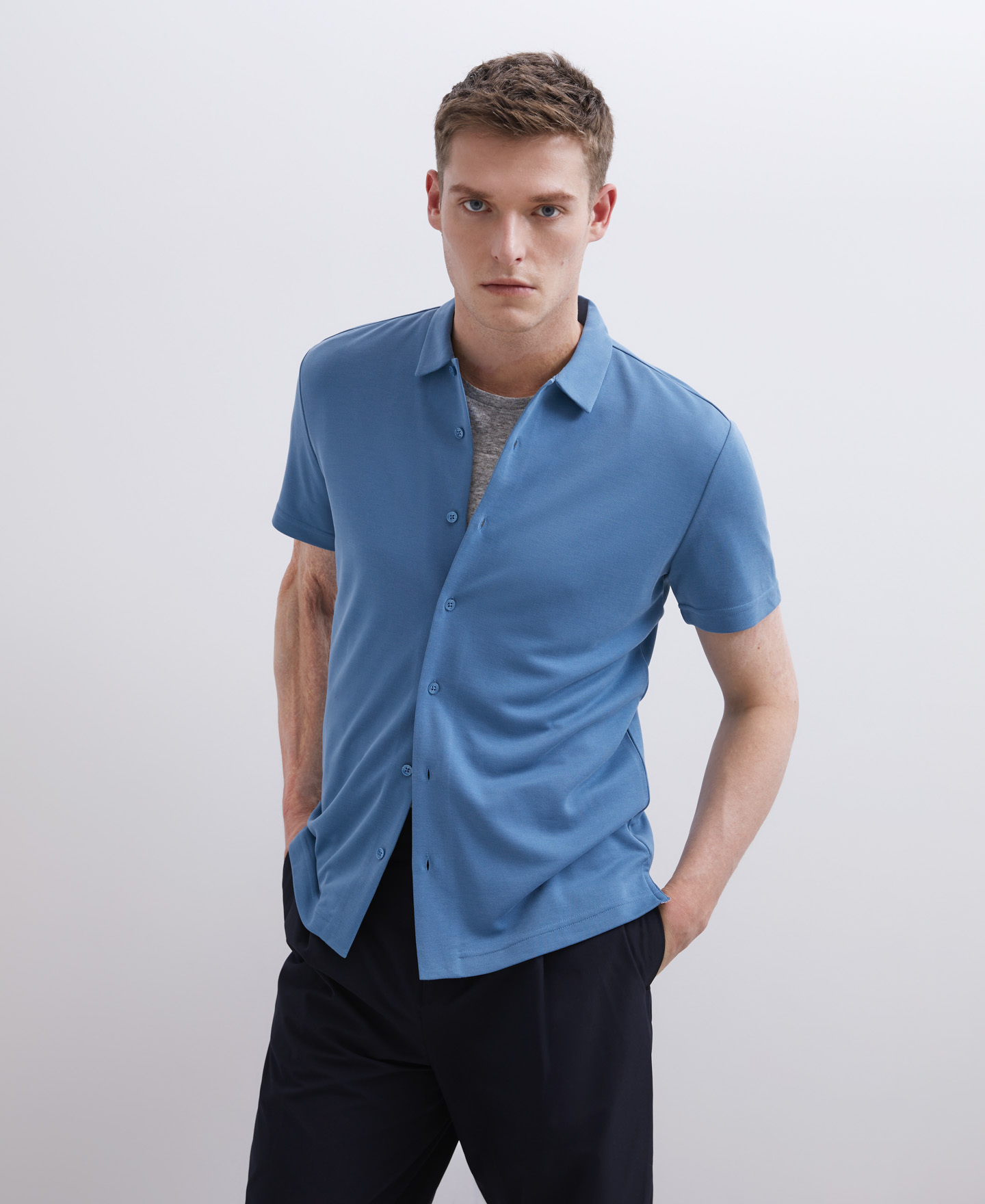 Polo con botones en modal image number 0