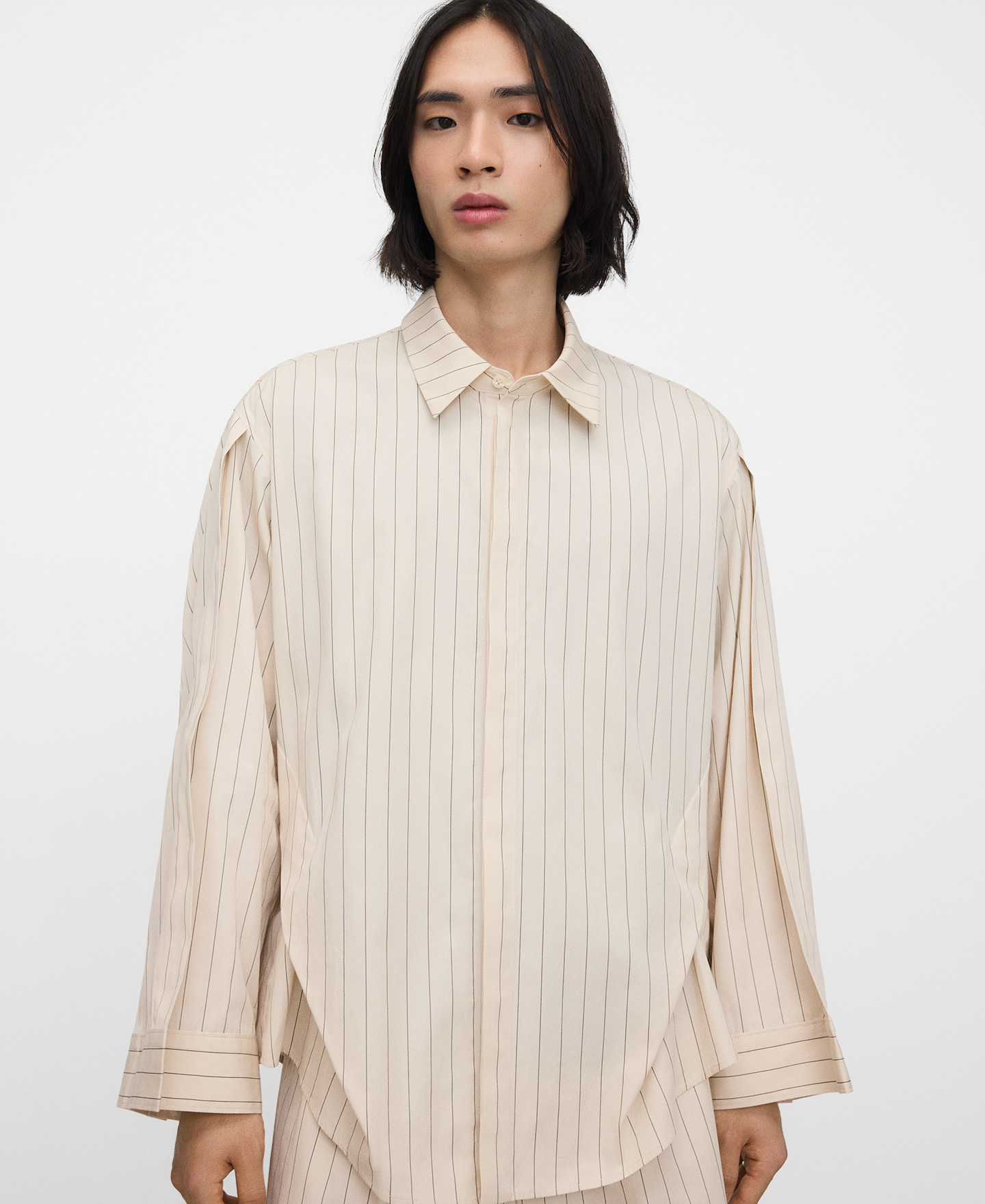 Relaxed fit pleated striped shirt image number 0