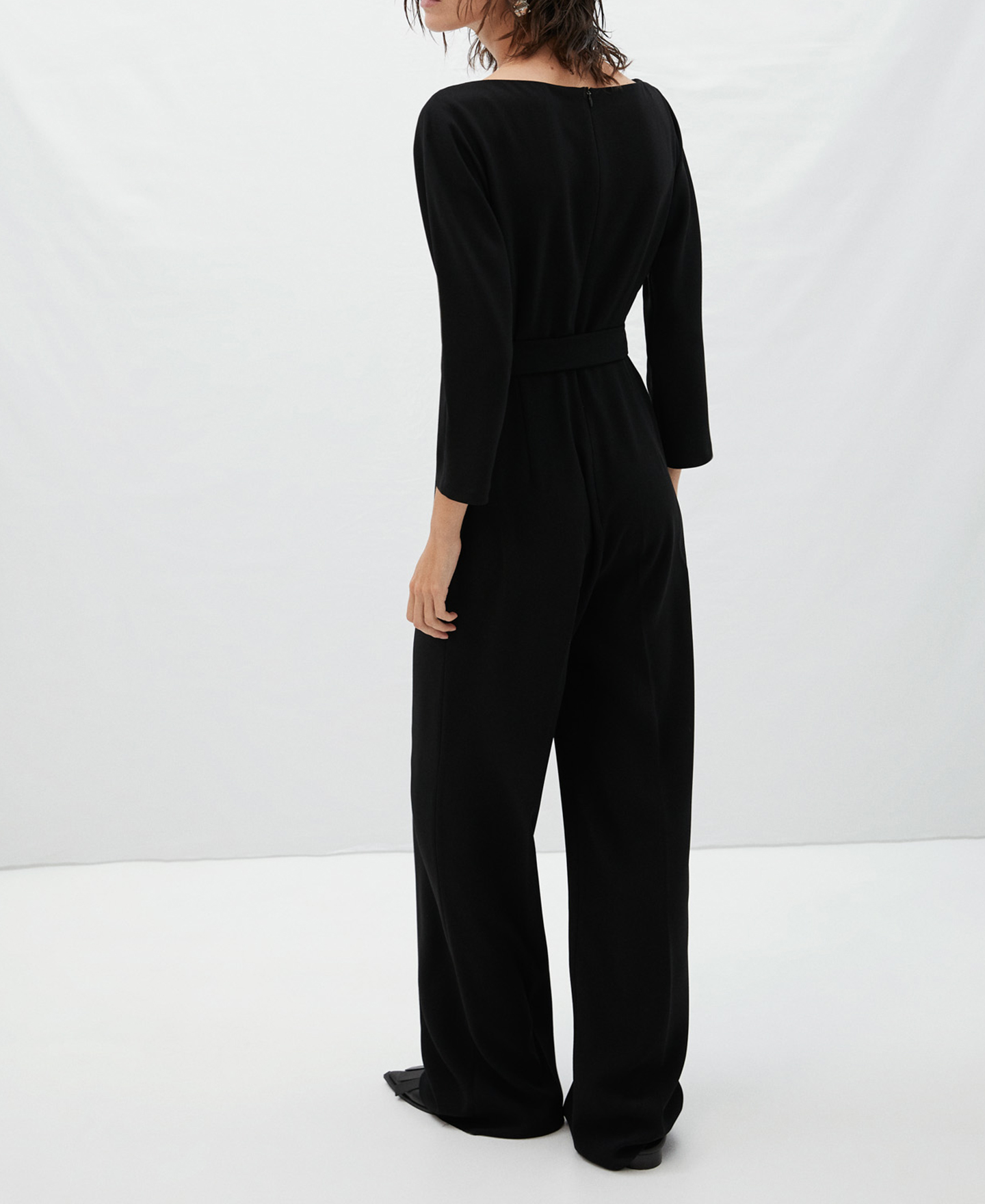 Straight jumpsuit with bateau neckline image number 2