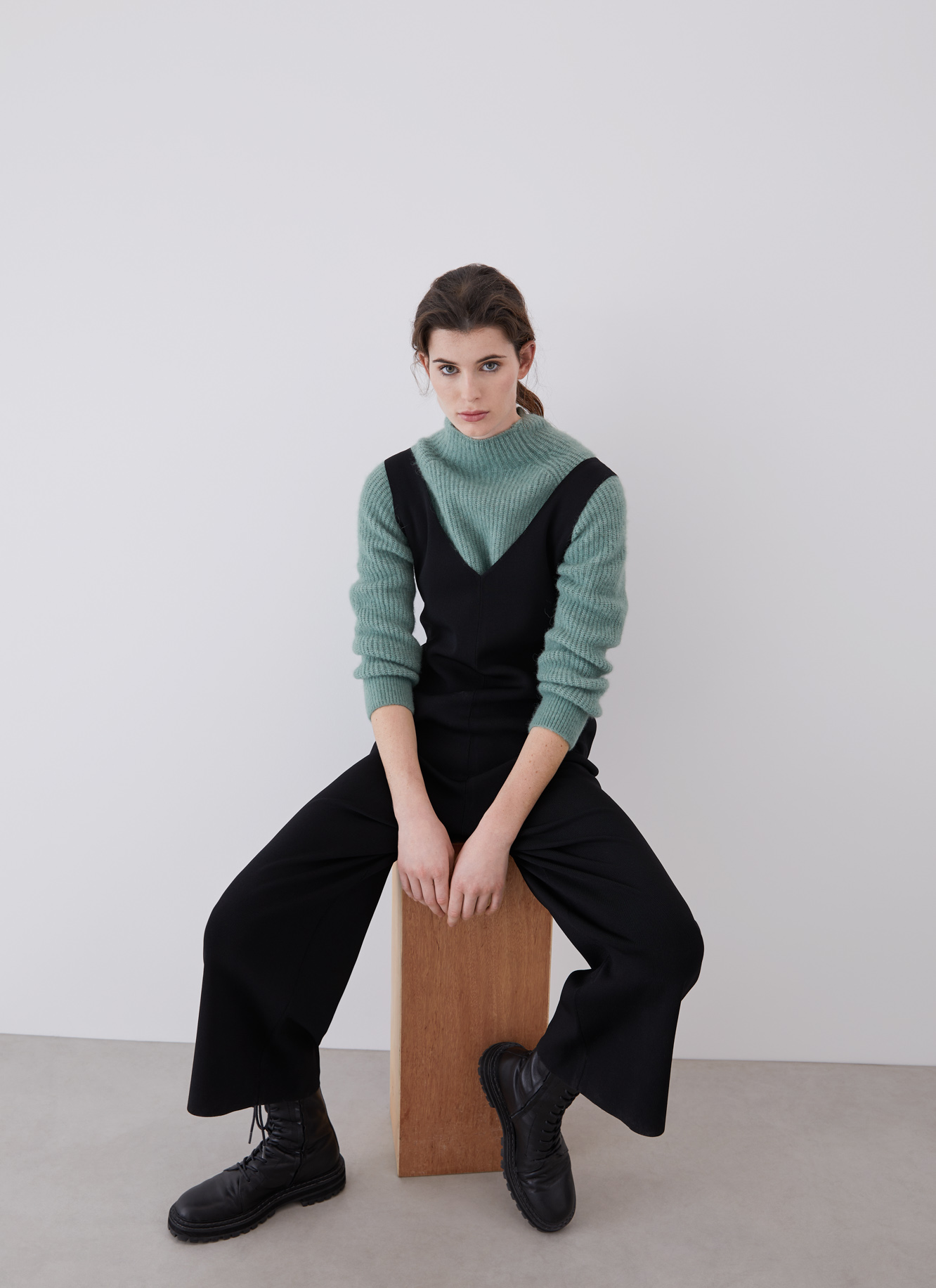Thick-stretch knit jumpsuit image number 4
