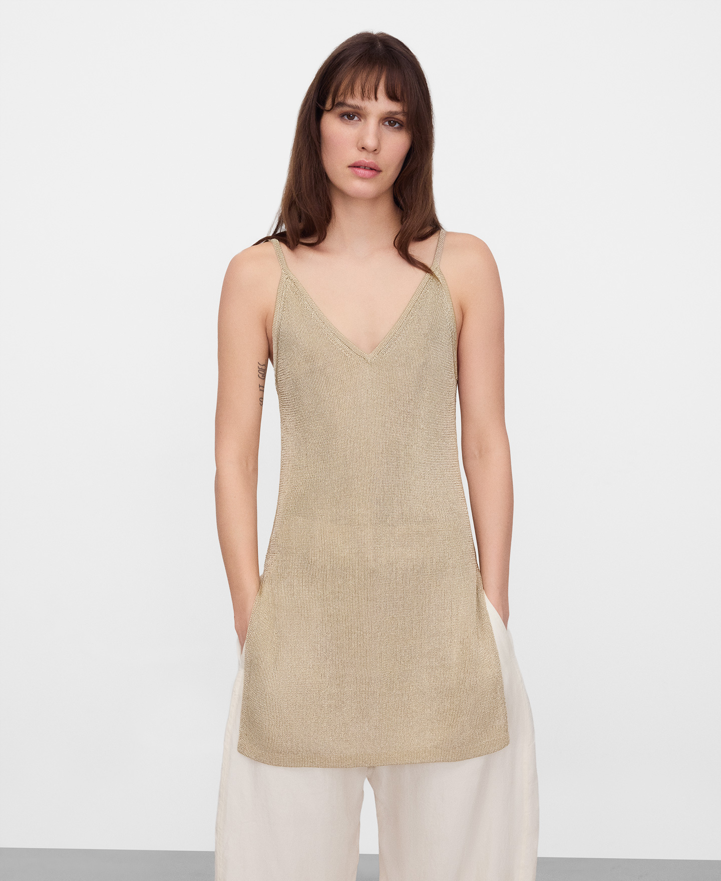 Top com al&ccedil;as em malha metalizada image number 0