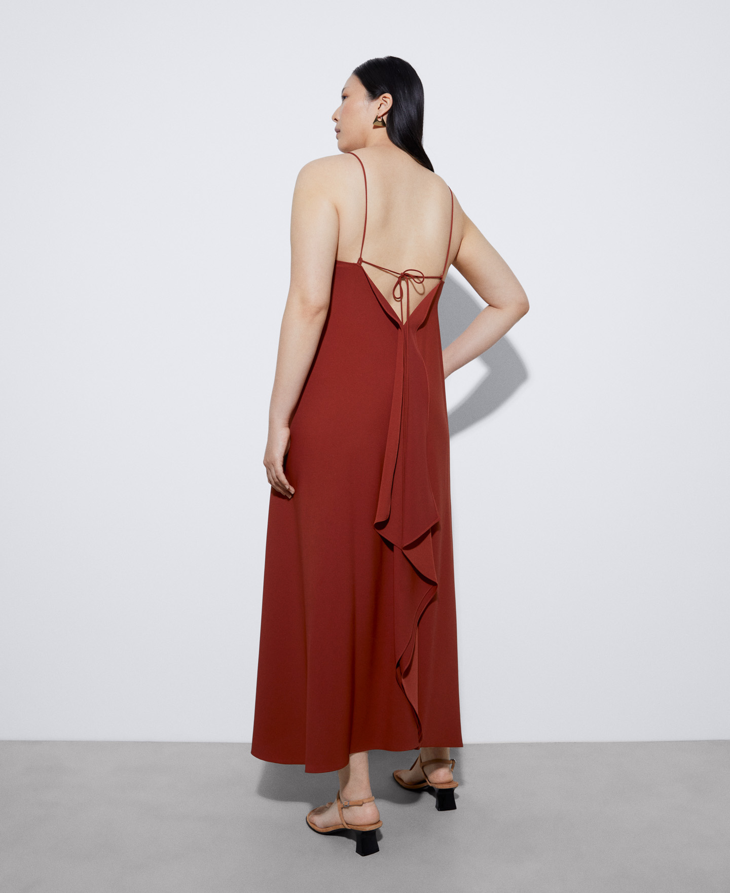 Long dress with flowing drape image number 2