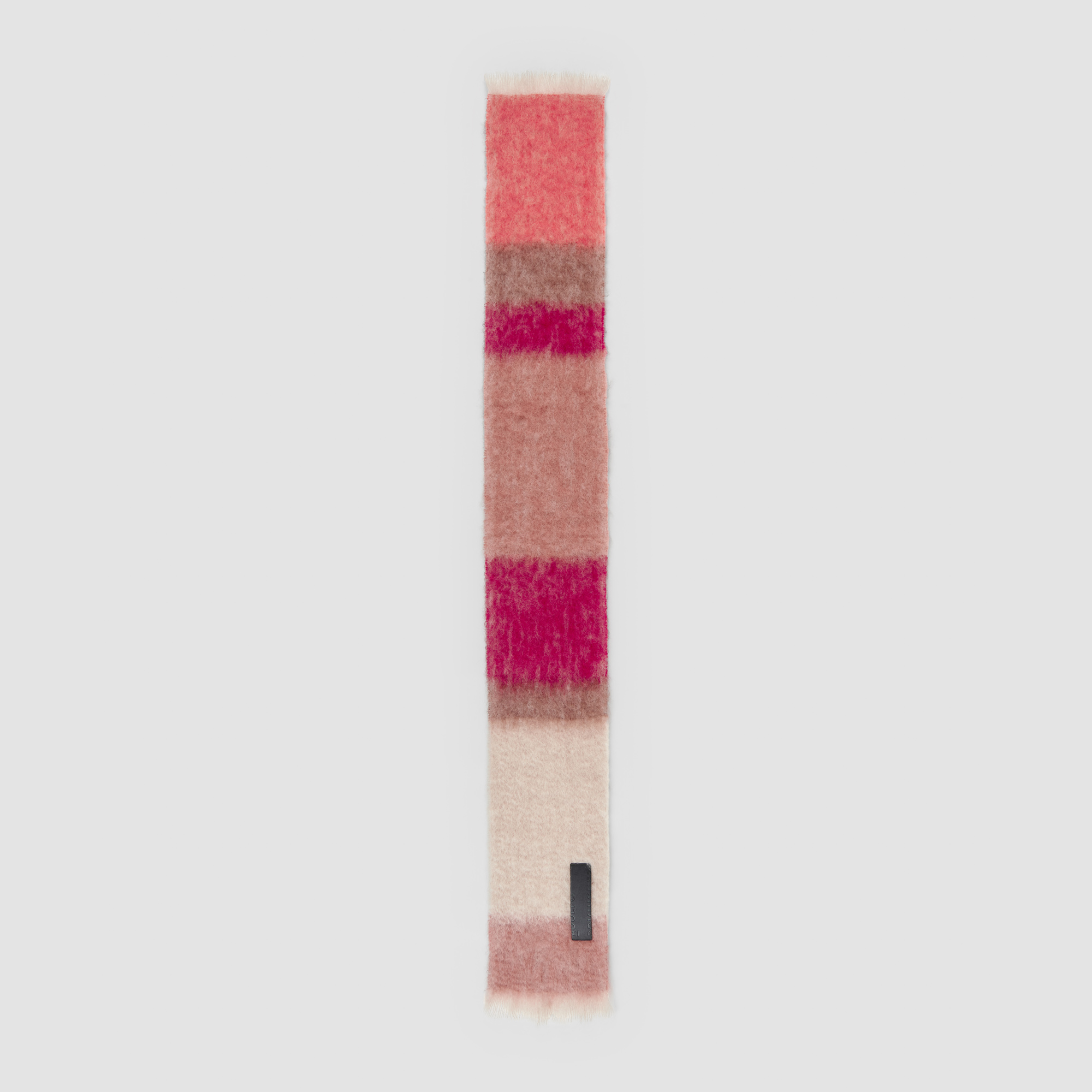 Bufanda artesana en mohair image number 0