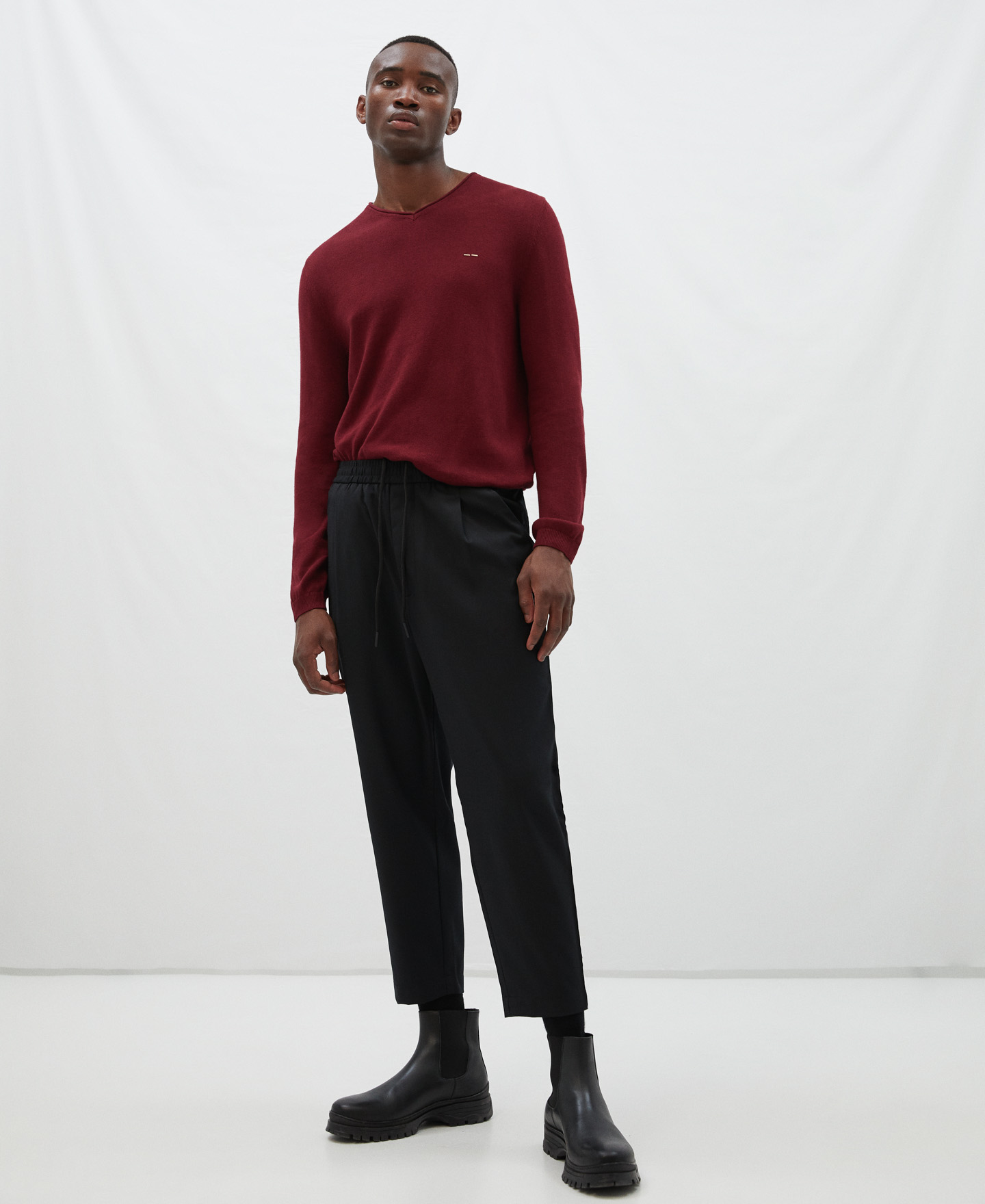 Basic V-neck sweater image number 1