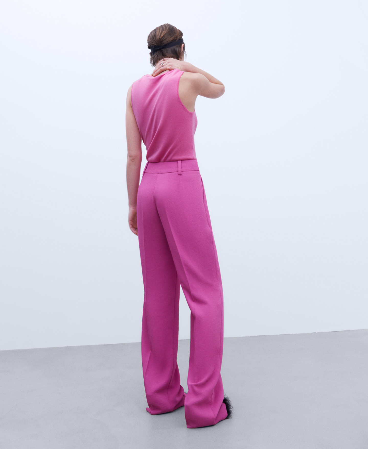 Dart monochromatic trousers image number 2