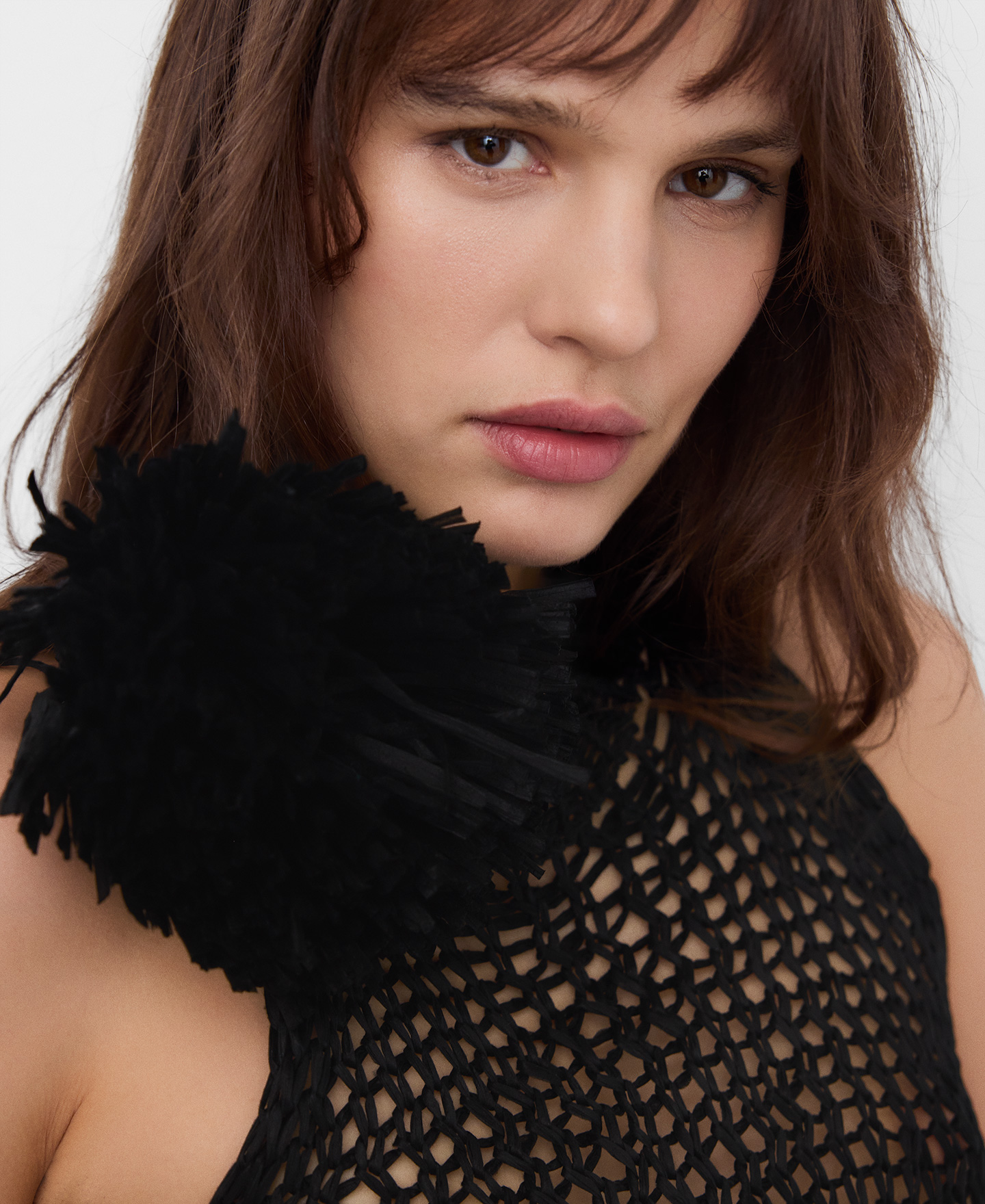 Top con pomp&oacute;n punto desagujado cupro image number 3