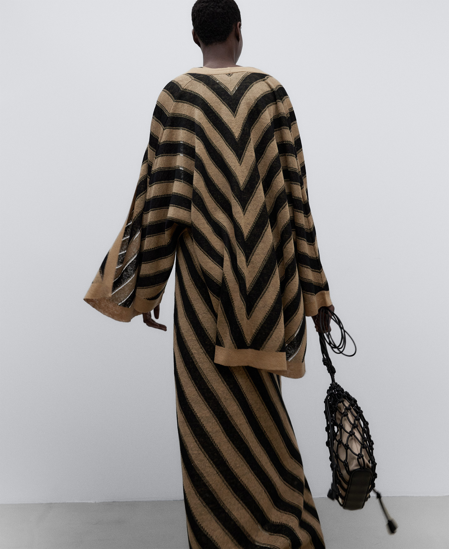 Diagonal striped knit jacket woman image number 2