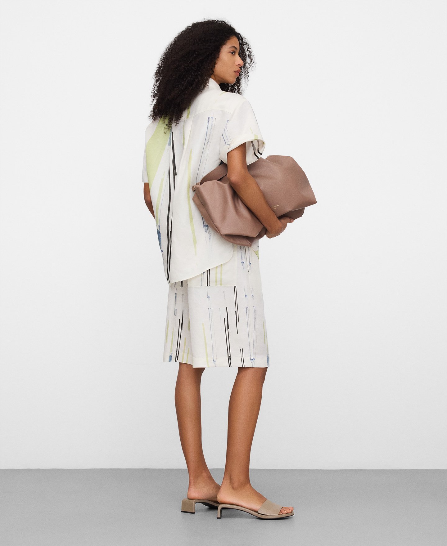 Bermuda relaxed fit estampada image number 2