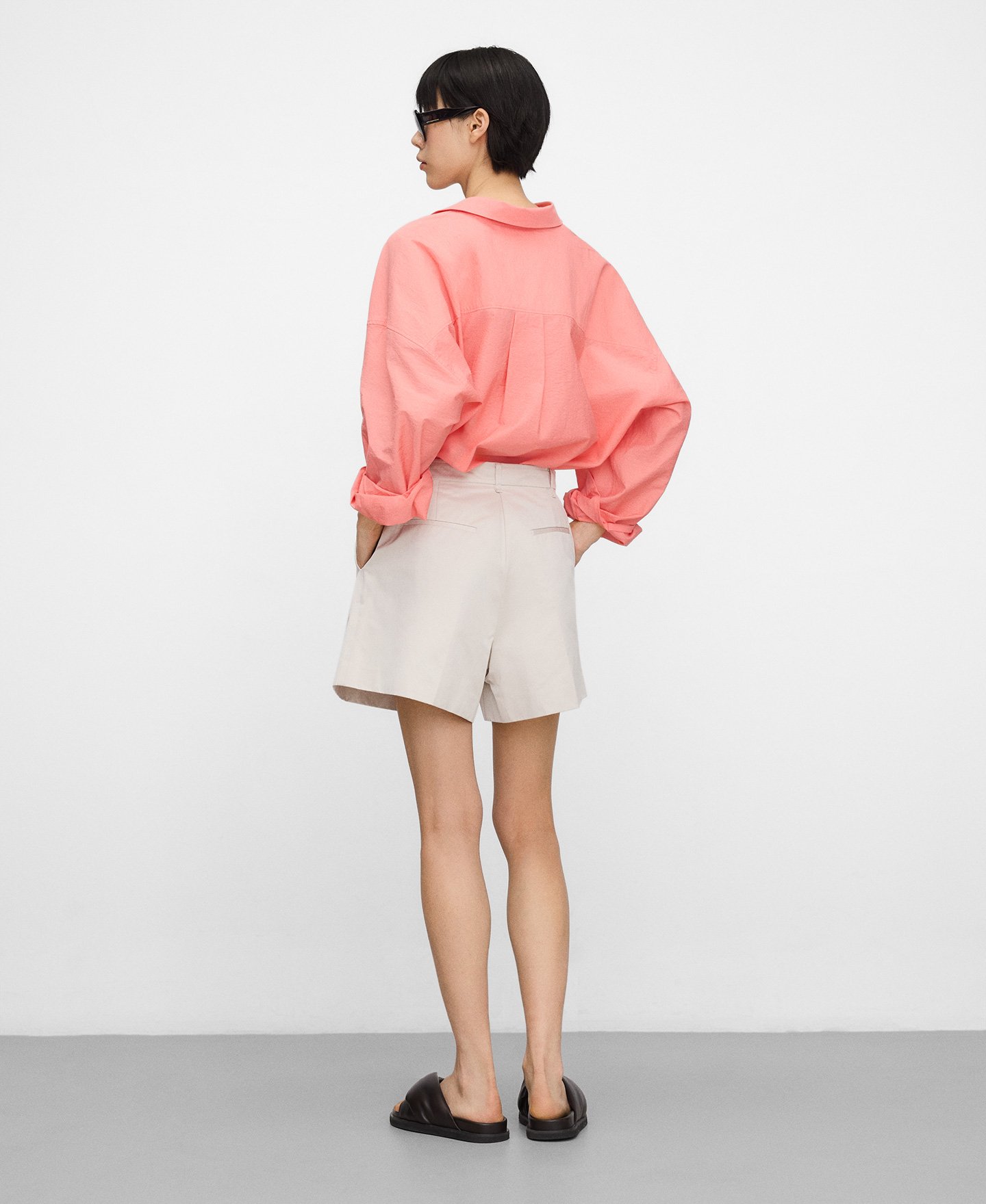 Hight-waist pleated bermuda shorts image number 2