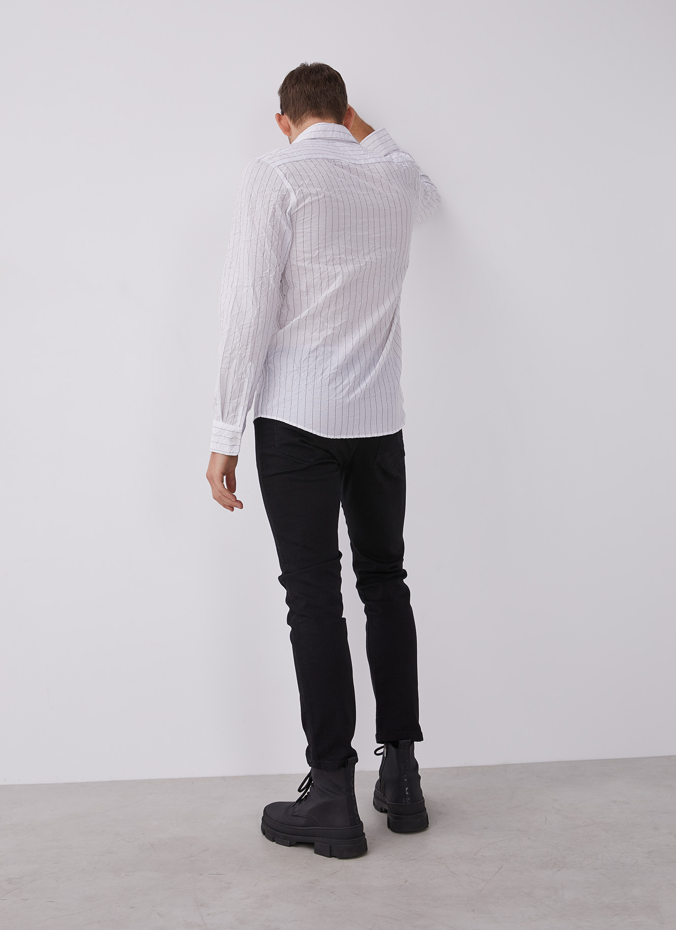 Contrasting striped shirt image number 3