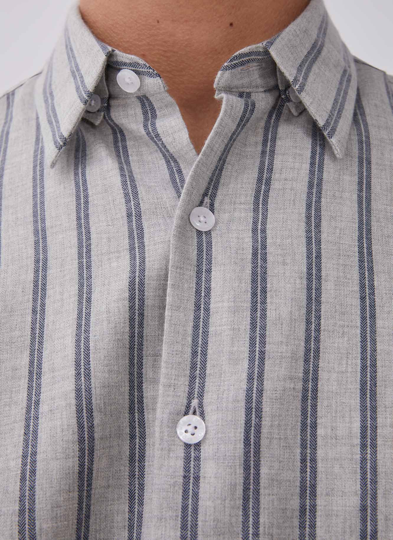 Camisa de algodón con print de rayas image number 2