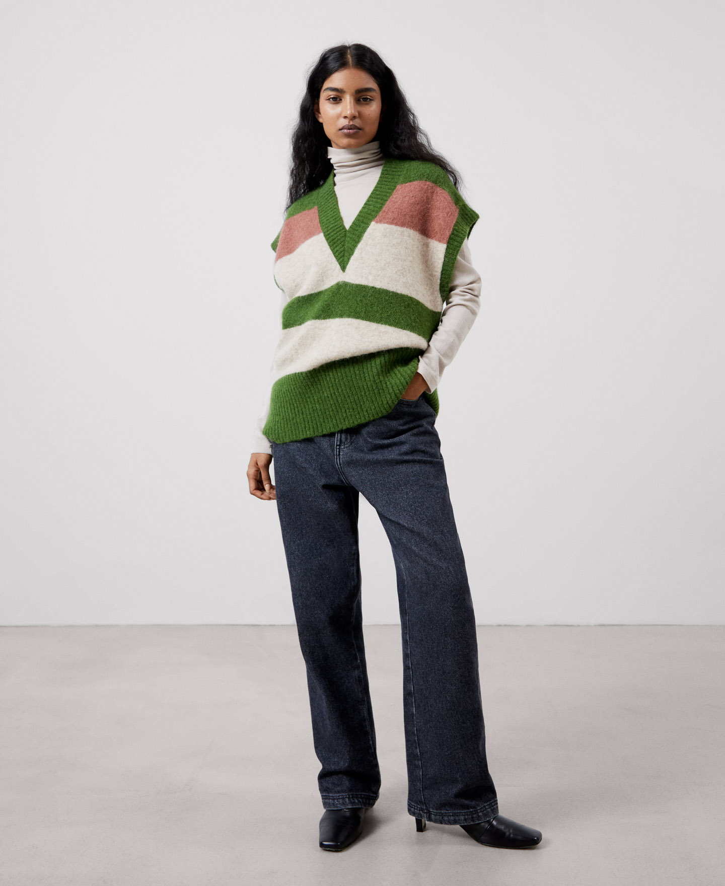 Alpaca and wool V-neck waistcoat image number 1