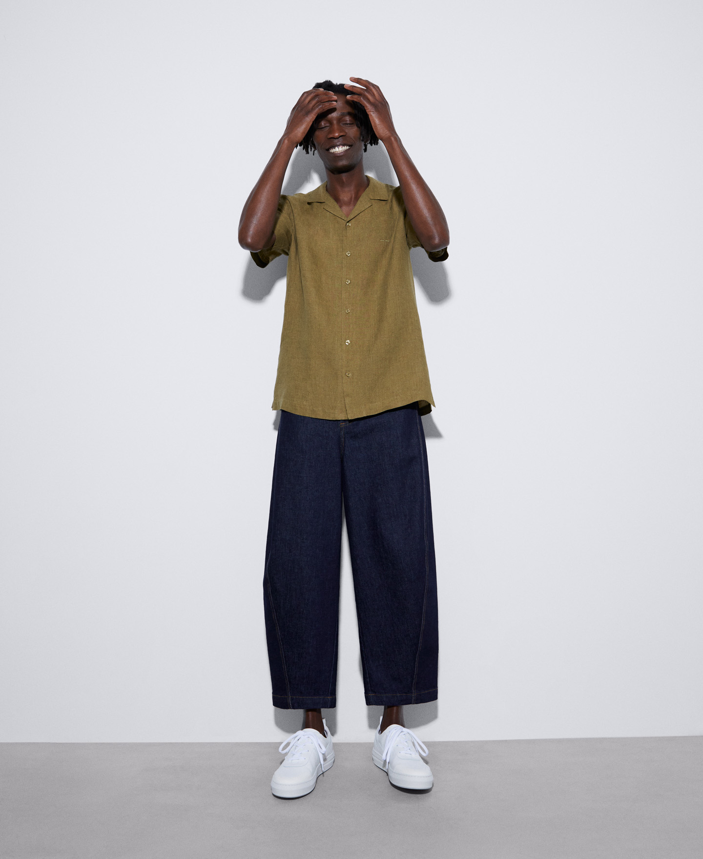 Bowling neck linen shirt image number 1