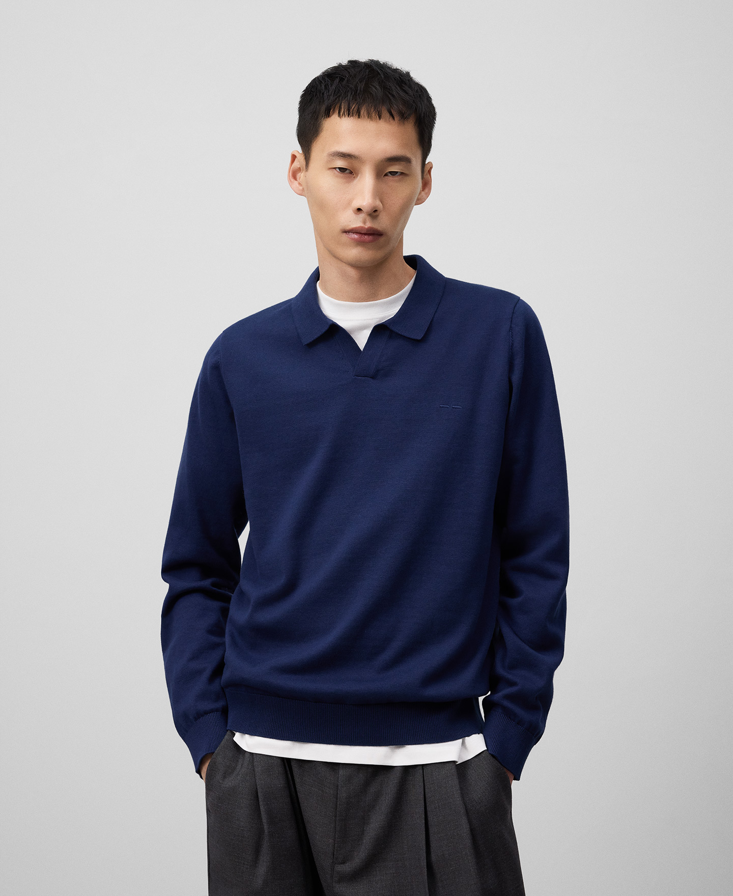 Cotton V-neck sweater man image number 0