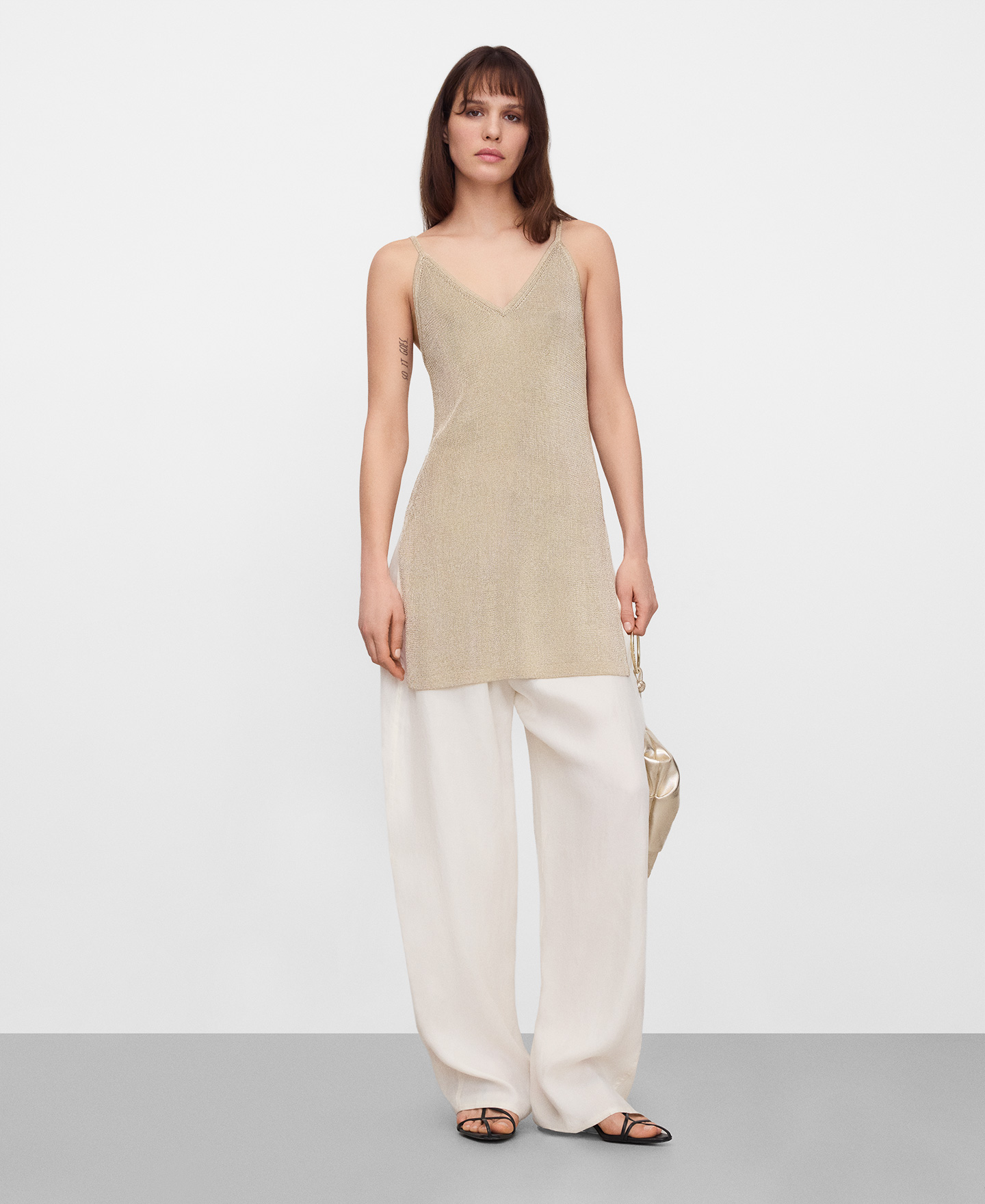 Top com al&ccedil;as em malha metalizada image number 1